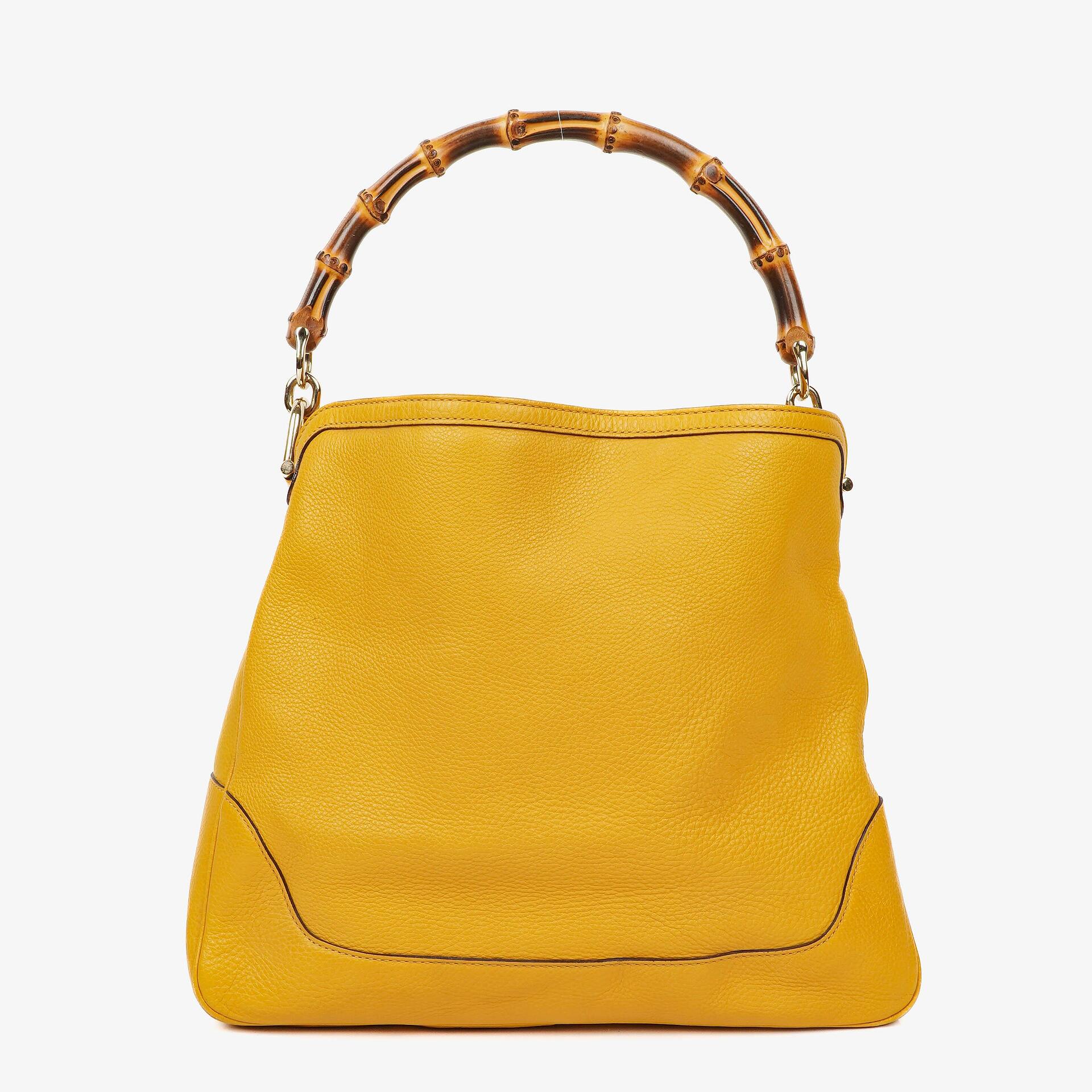 Gucci Diana Schultertasche in Gelb aus genarbtem Leder mit Bambusgriff