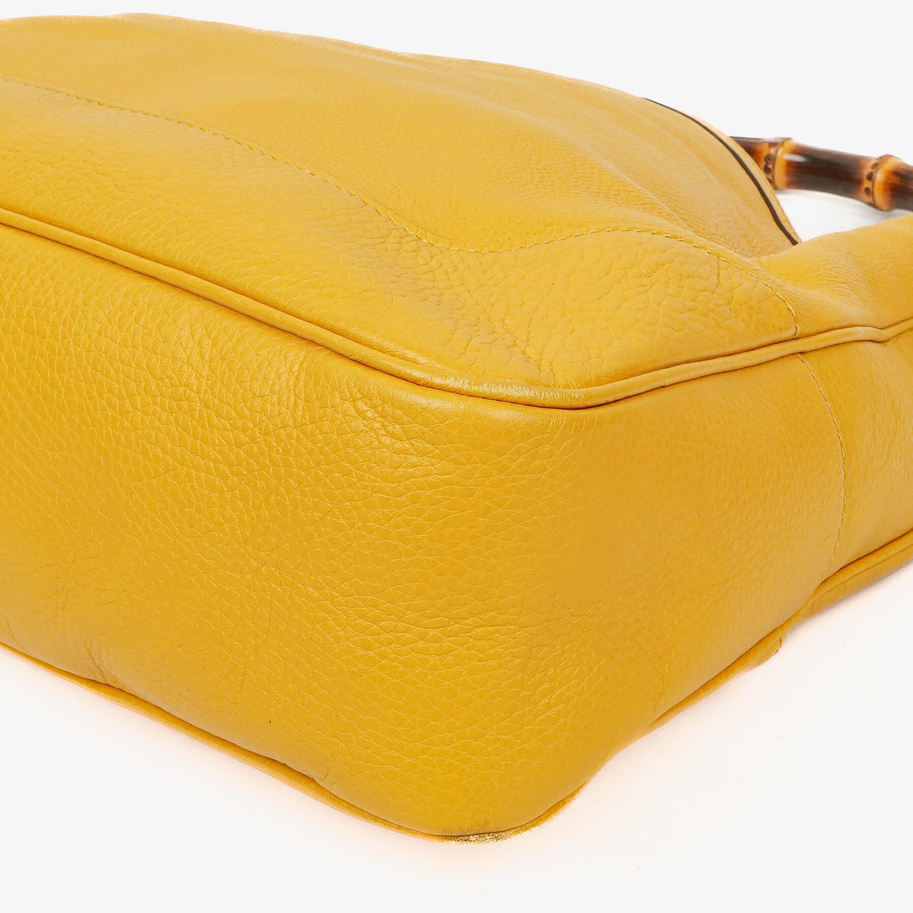 Gucci Diana Schultertasche in Gelb aus genarbtem Leder mit Bambusgriff