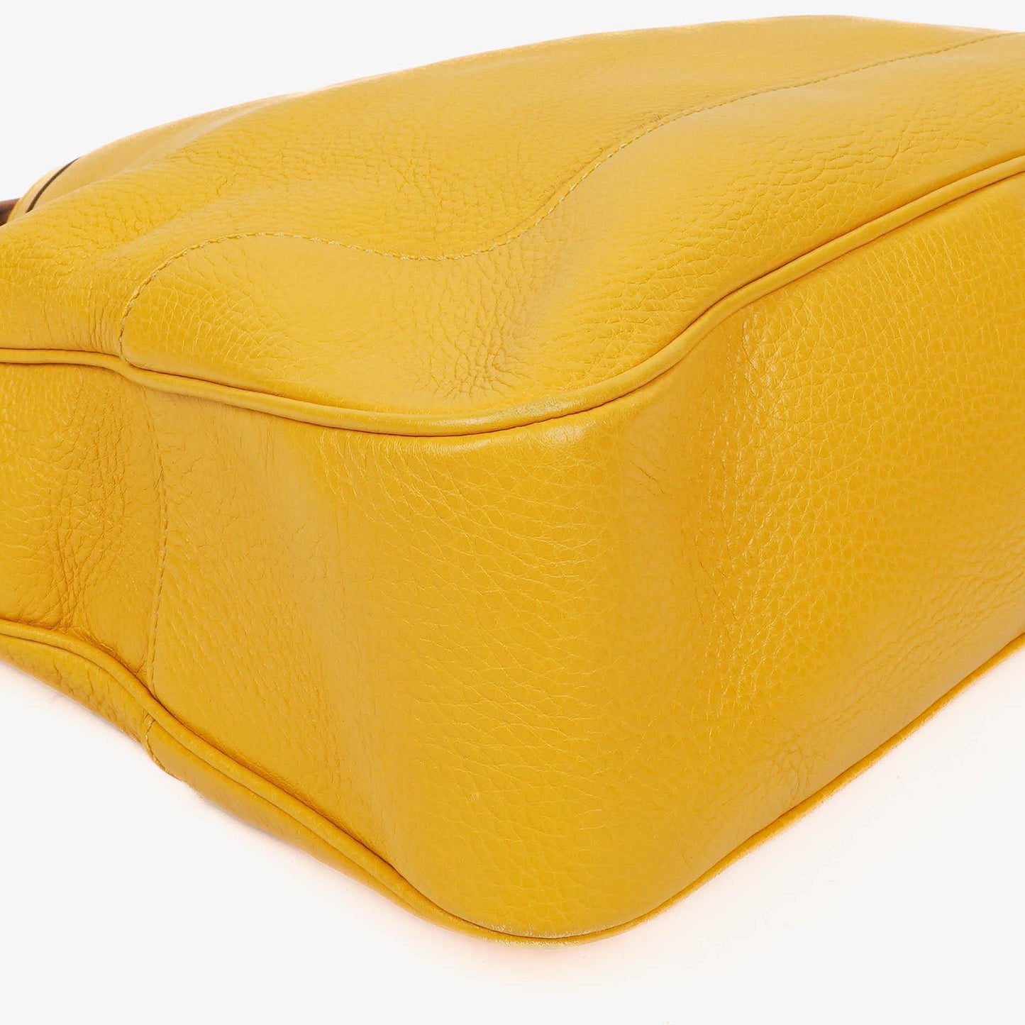 Gucci Diana Schultertasche in Gelb aus genarbtem Leder mit Bambusgriff