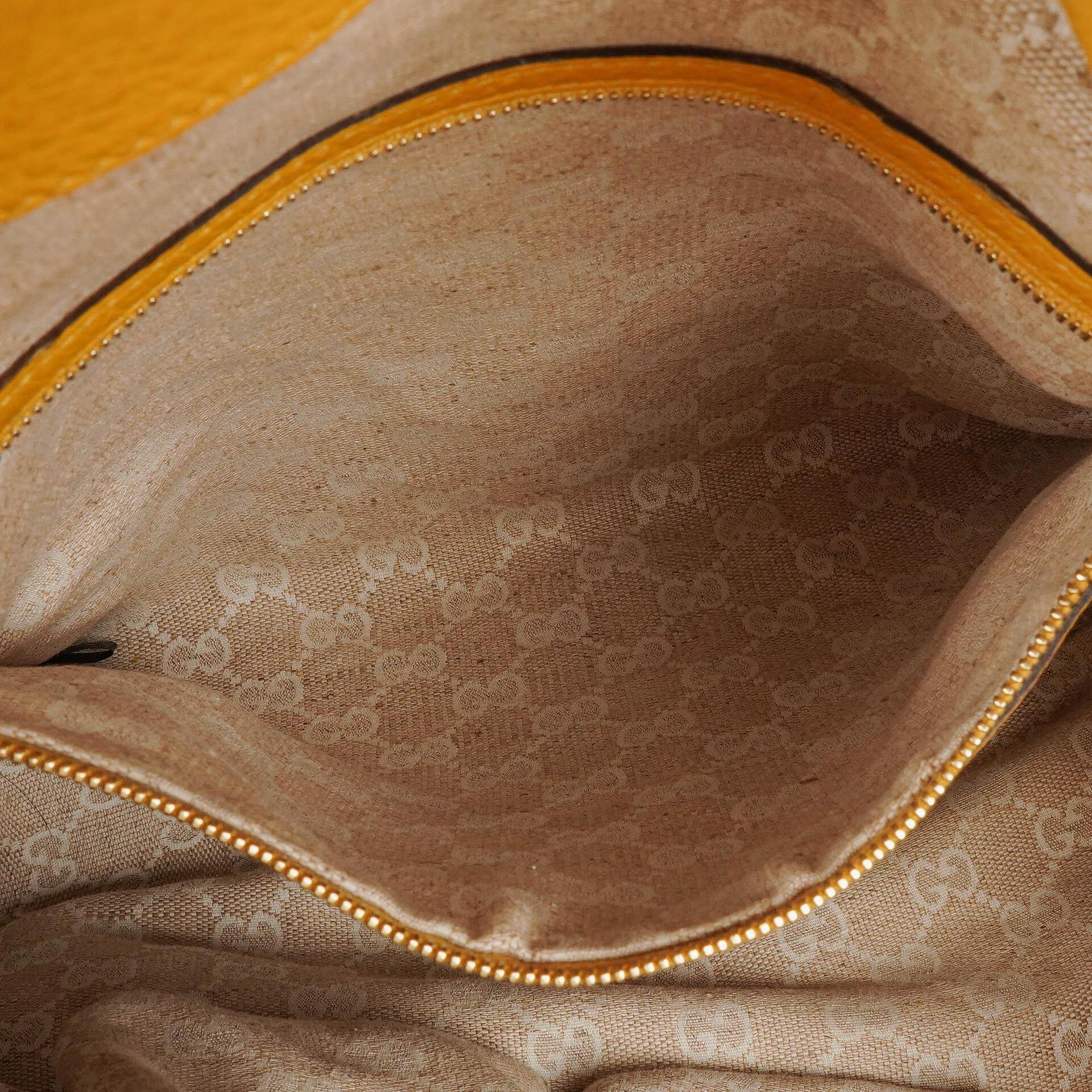 Gucci Diana Schultertasche in Gelb aus genarbtem Leder mit Bambusgriff