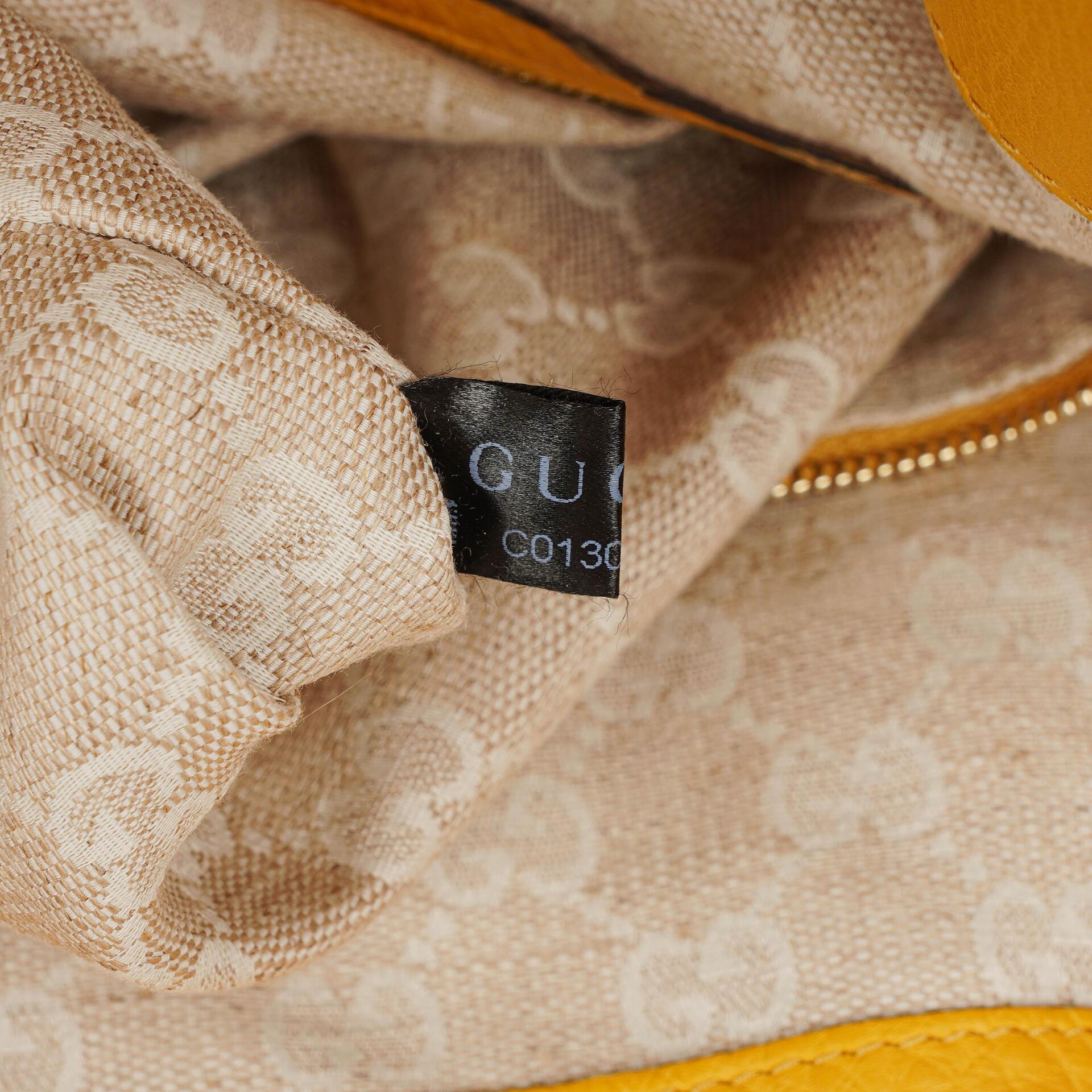 Gucci Diana Schultertasche in Gelb aus genarbtem Leder mit Bambusgriff