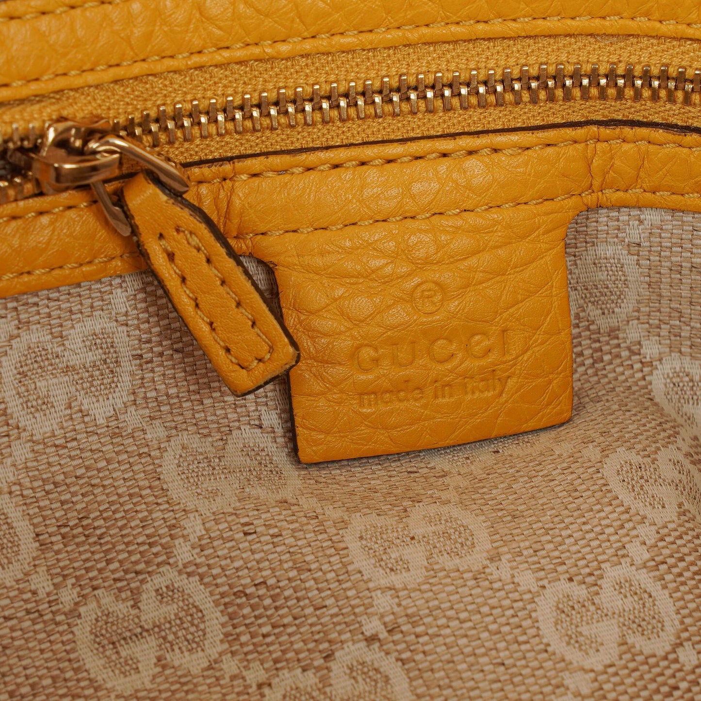 Gucci Diana Schultertasche in Gelb aus genarbtem Leder mit Bambusgriff