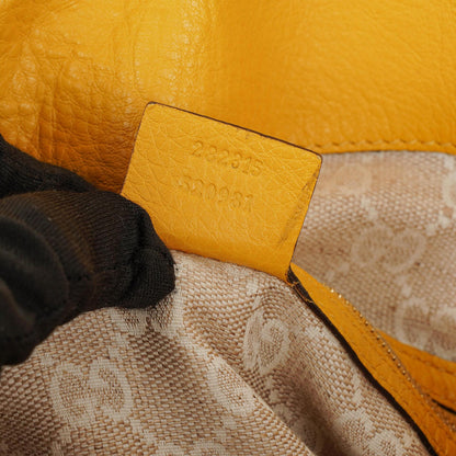 Gucci Diana Schultertasche in Gelb aus genarbtem Leder mit Bambusgriff