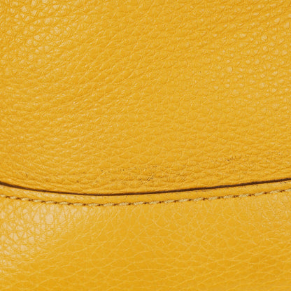 Gucci Diana Schultertasche in Gelb aus genarbtem Leder mit Bambusgriff
