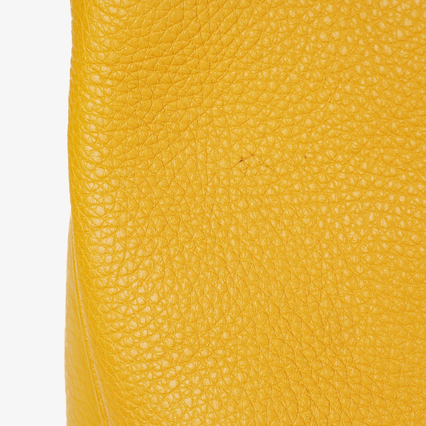 Gucci Diana Schultertasche in Gelb aus genarbtem Leder mit Bambusgriff