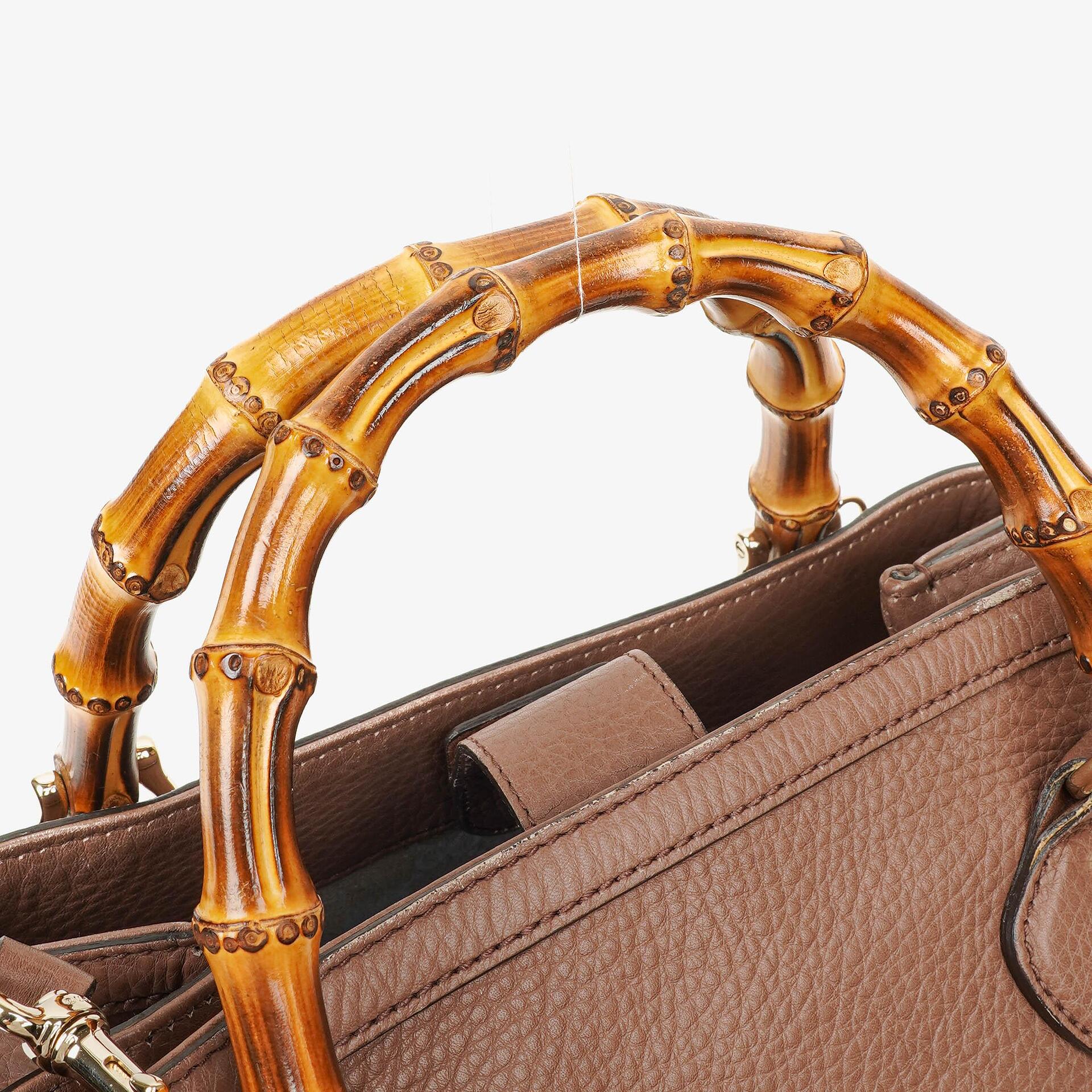 Gucci Diana Tote aus schwarzem genarbtem Leder mit Bambus-Tragegriff