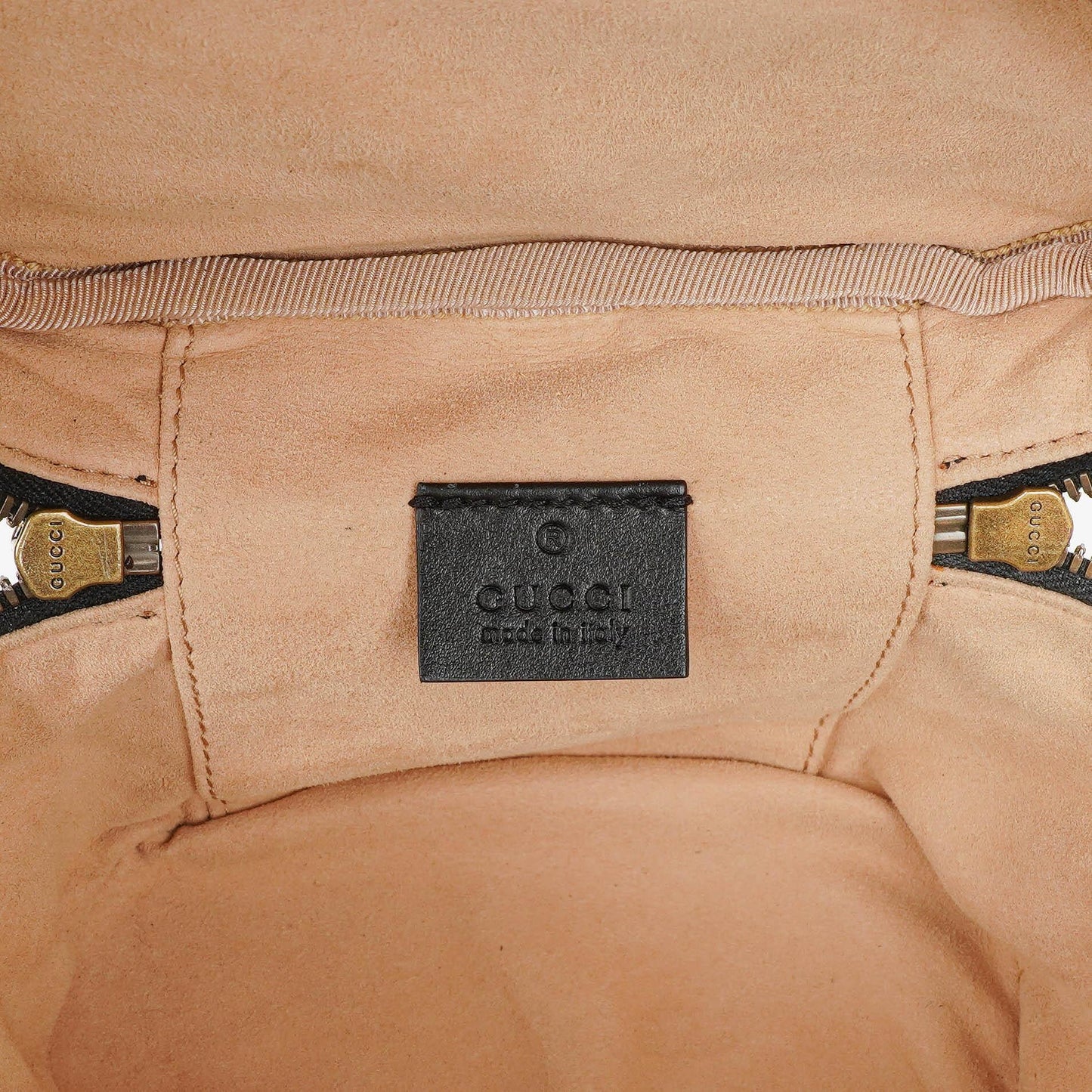 Gucci GG Marmont runder schwarzer Rucksack