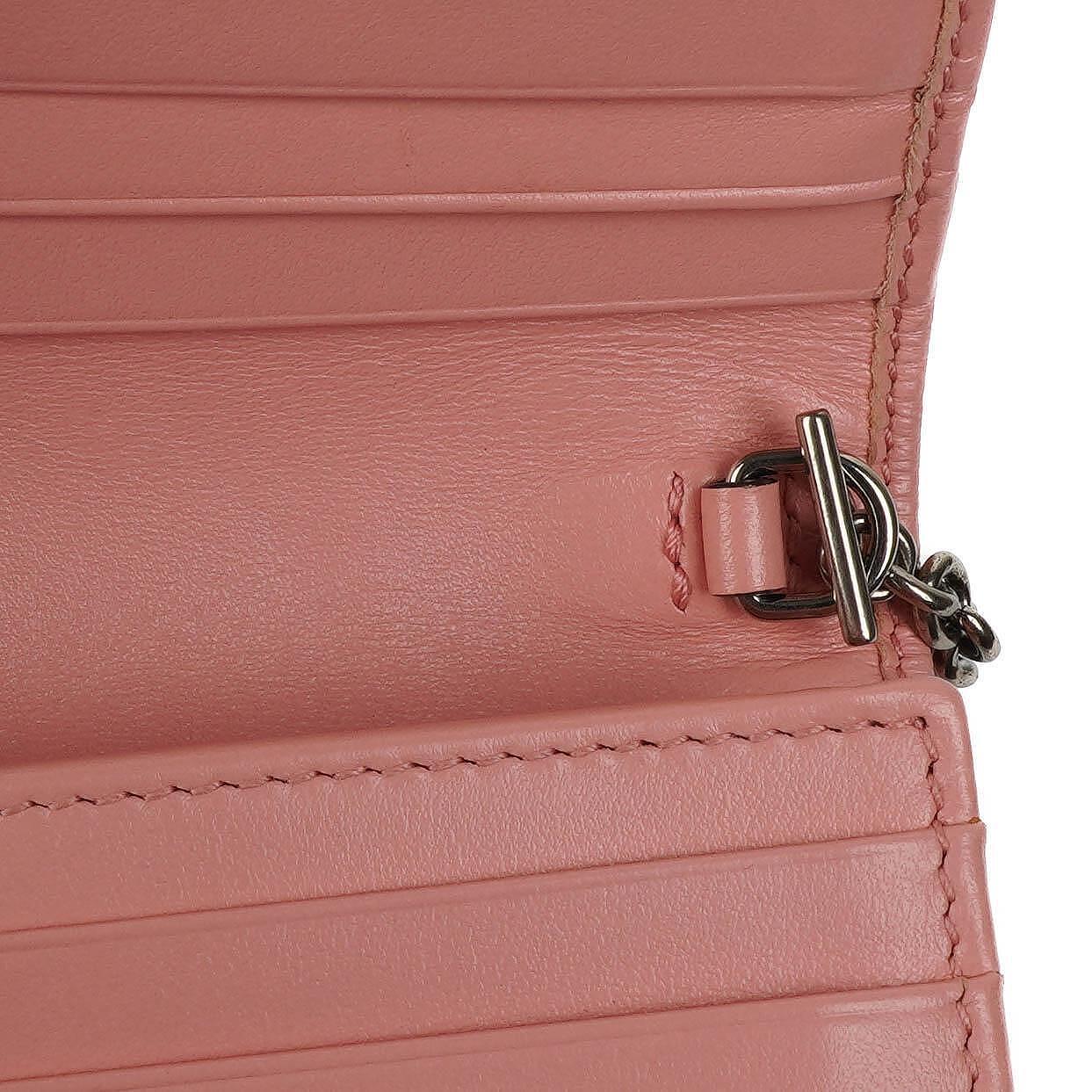 Gucci GG Marmont Kleine Geldbörse an Kette Rosa Leder Silberfarbene Beschläge