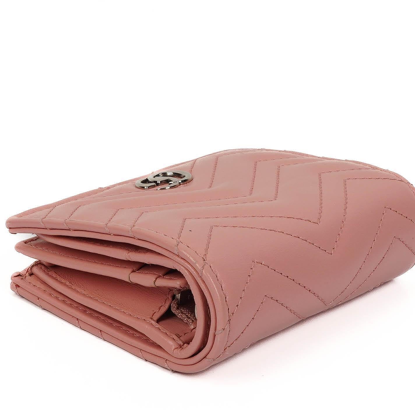 Gucci GG Marmont Kleine Geldbörse an Kette Rosa Leder Silberfarbene Beschläge