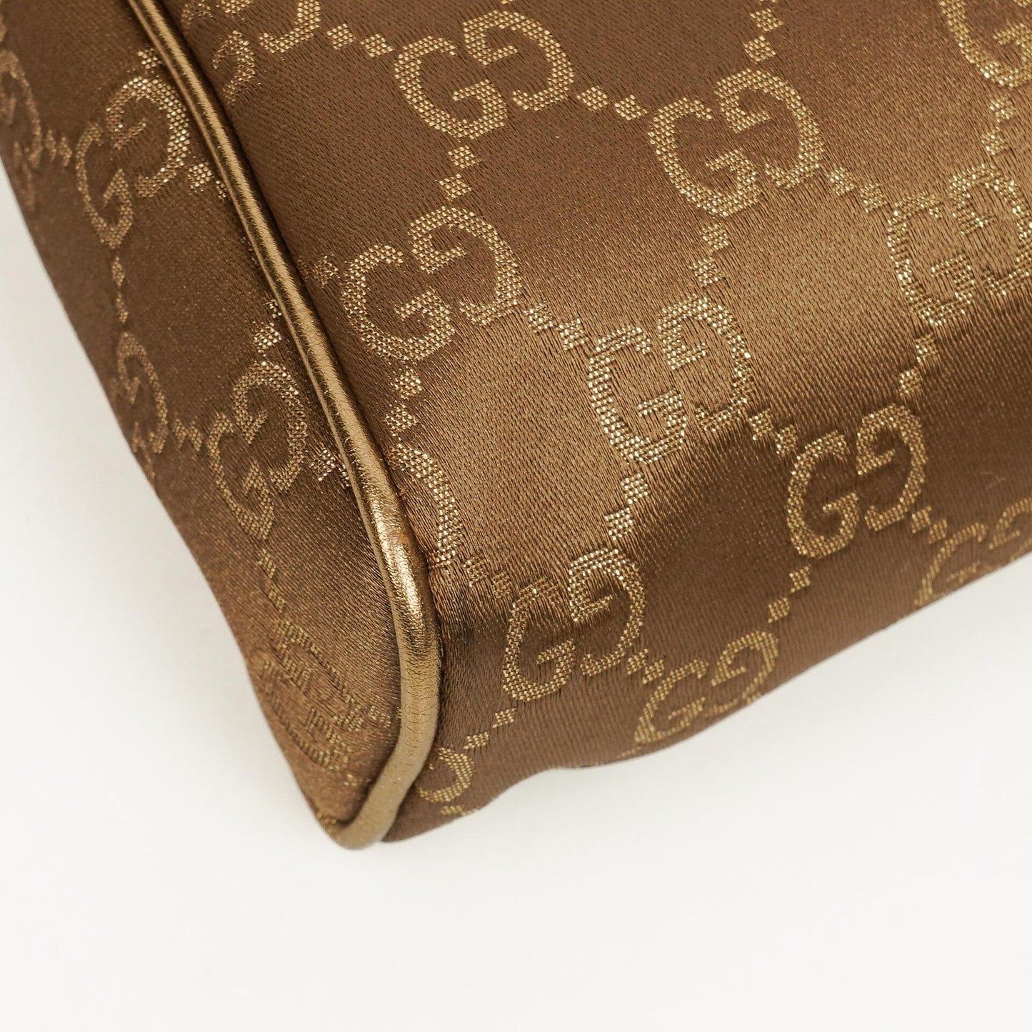 Gucci Abbey D-Ring Pochette aus GG Satin
