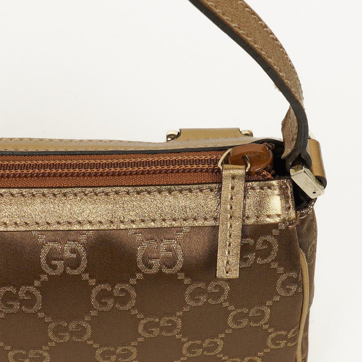 Gucci Abbey D-Ring Pochette aus GG Satin