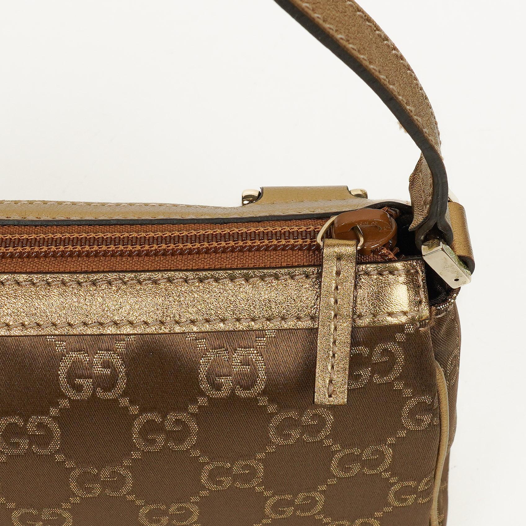 Gucci Abbey D-Ring Pochette aus GG Satin
