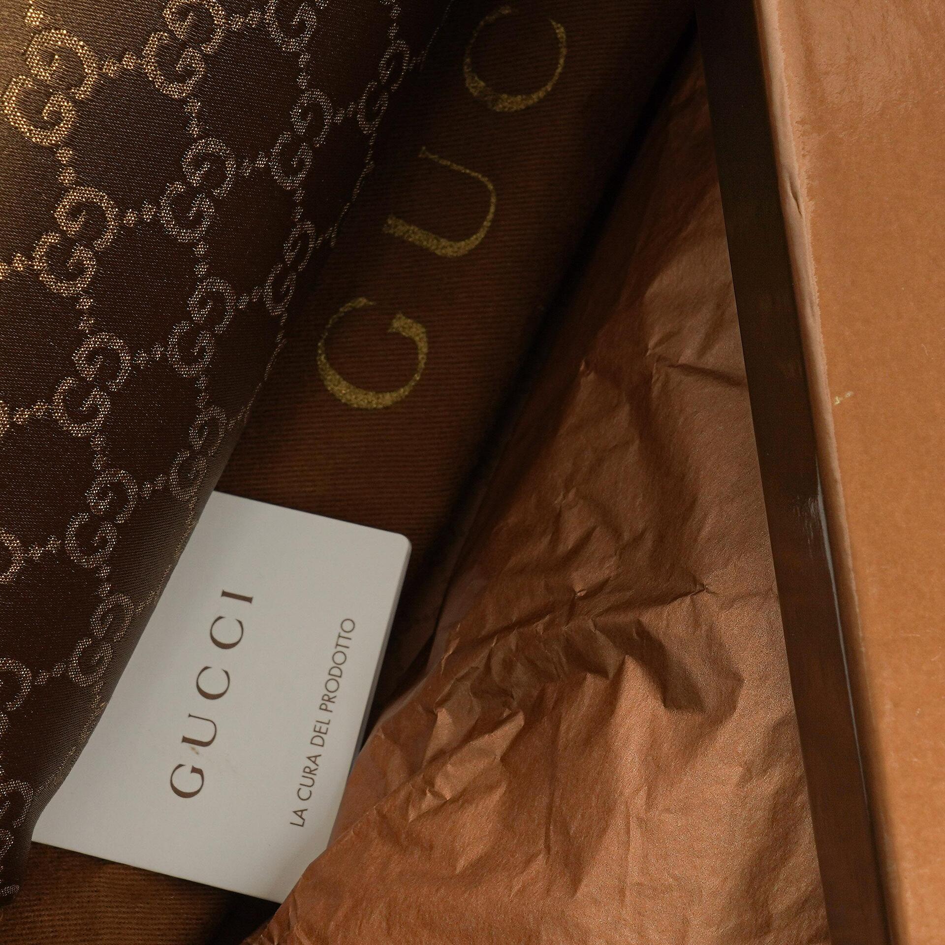 Gucci Abbey D-Ring Pochette aus GG Satin
