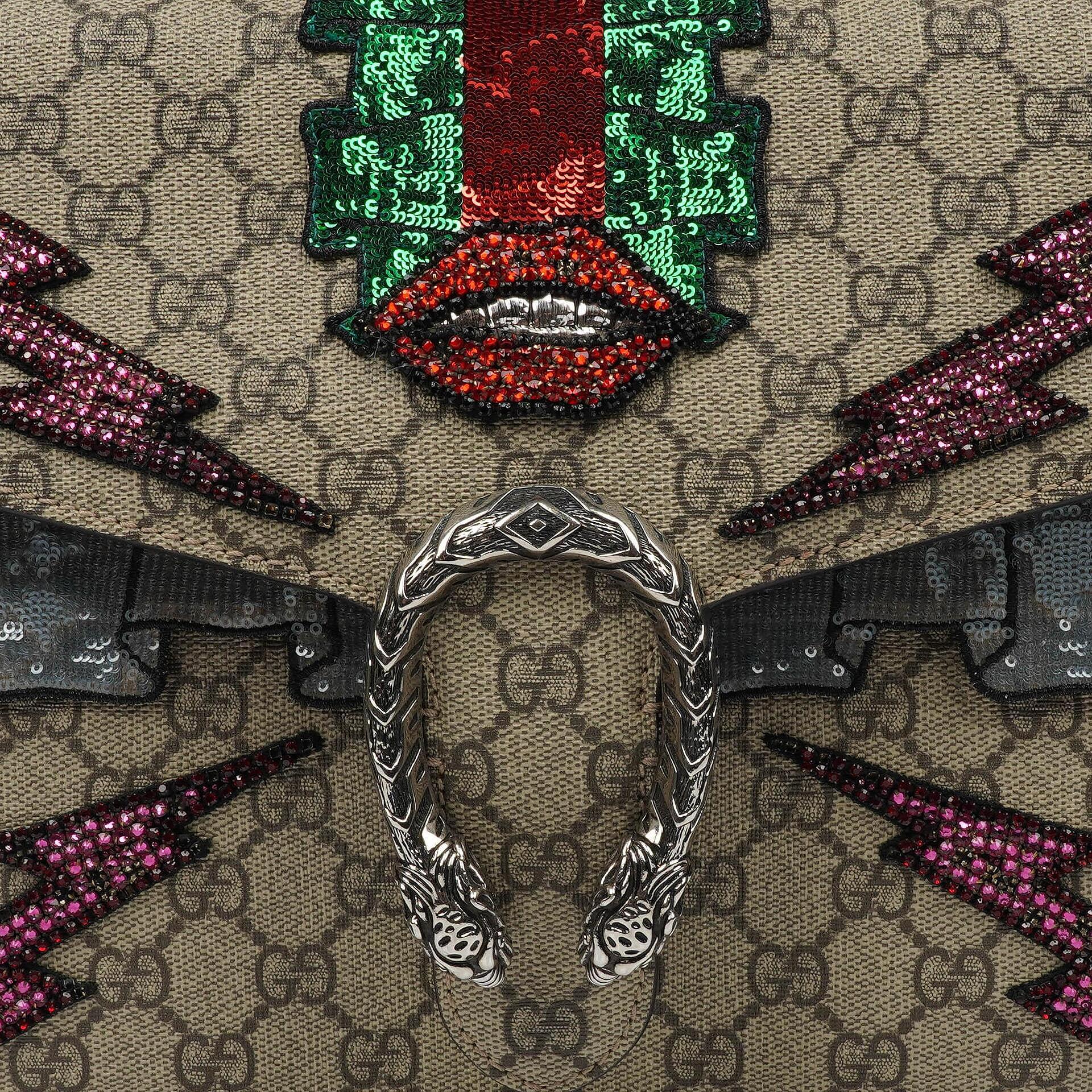 Gucci Medium Dionysus Schultertasche aus GG Supreme Monogram mit Lightning-Stickerei