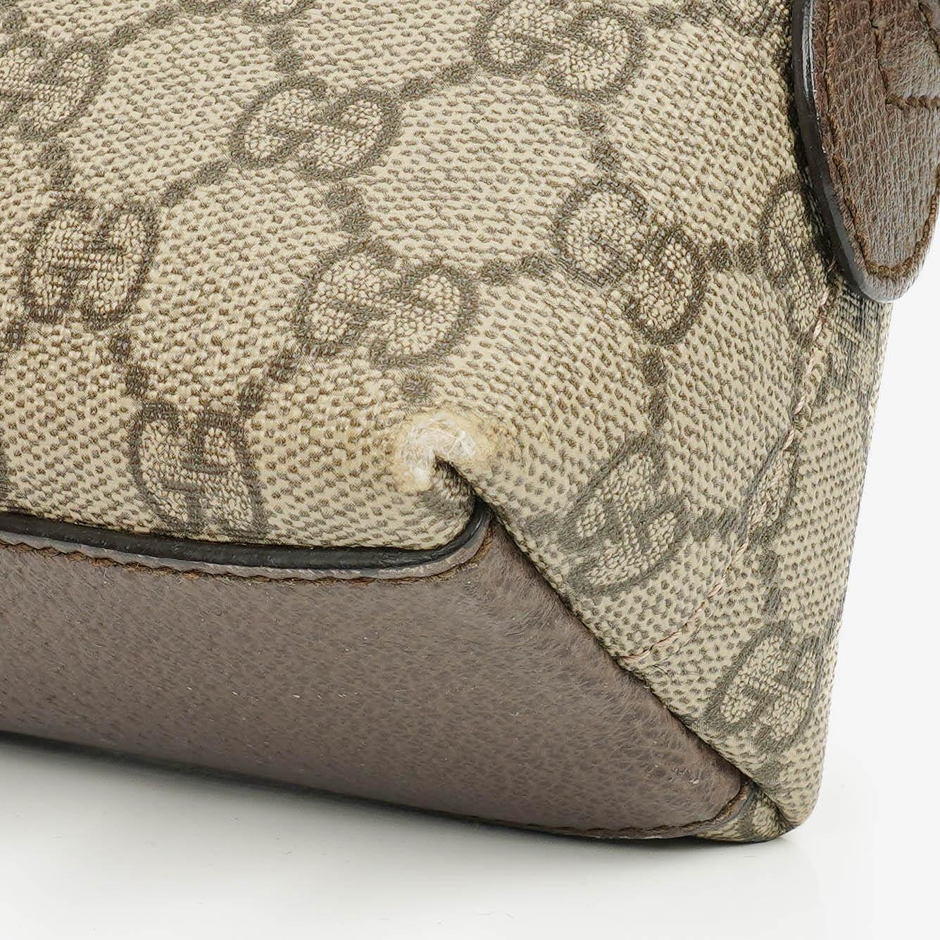 Gucci Kleine Ophidia Dome Schultertasche aus GG Supreme Monogram mit abgerundeter Oberseite
