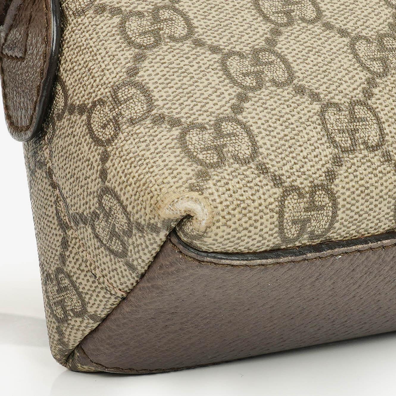 Gucci Kleine Ophidia Dome Schultertasche aus GG Supreme Monogram mit abgerundeter Oberseite