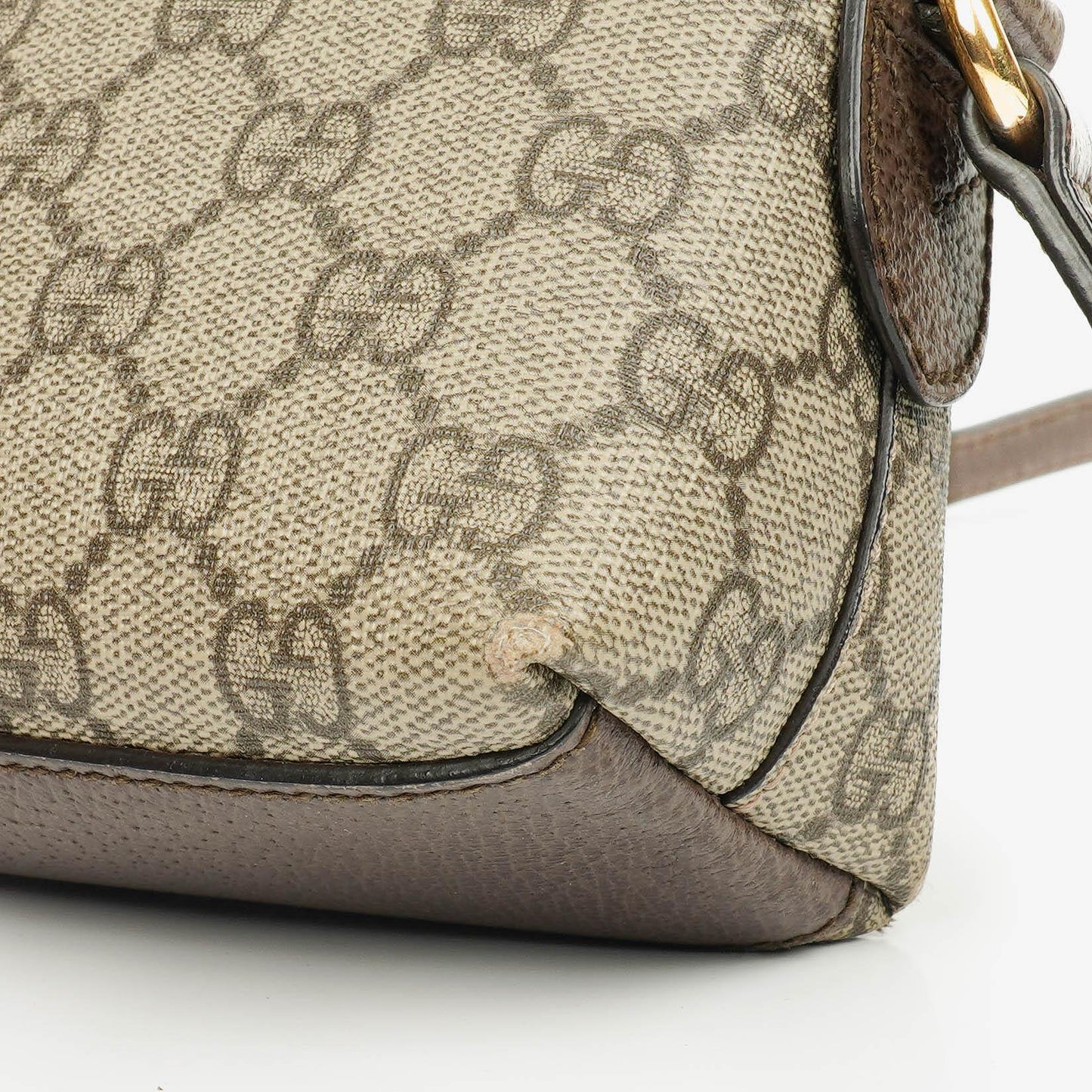Gucci Kleine Ophidia Dome Schultertasche aus GG Supreme Monogram mit abgerundeter Oberseite