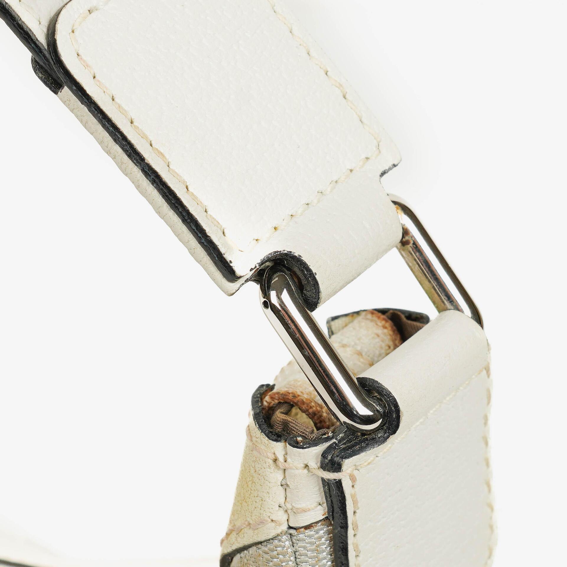 Gucci GG Supreme Pop Handtasche in Silber