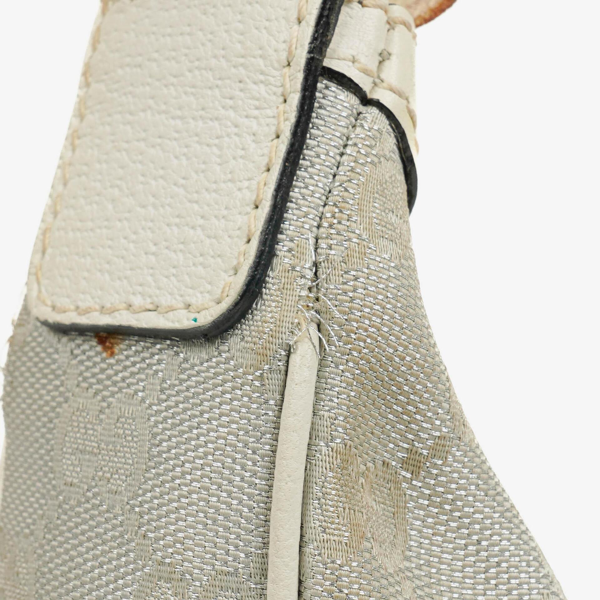 Gucci GG Supreme Pop Handtasche in Silber