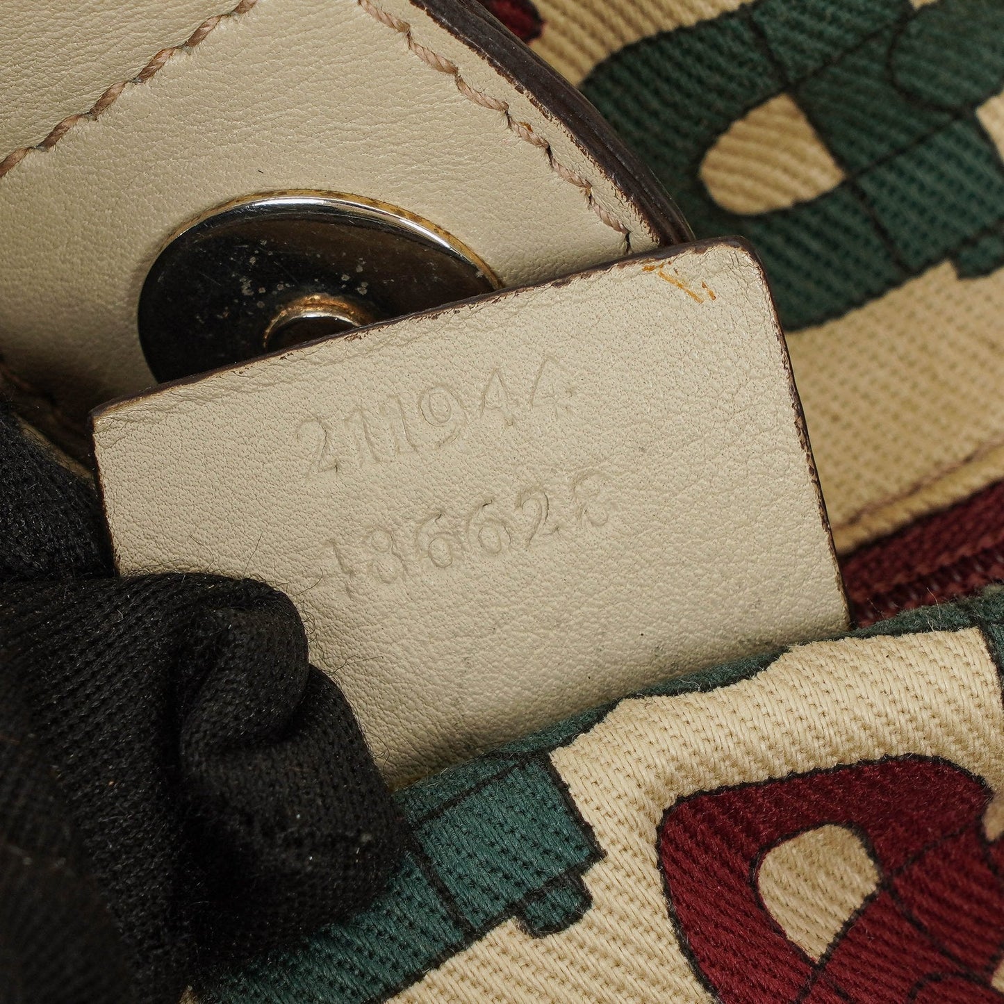 Gucci Suckey Hobo-Tasche aus neutralem Guccissima Leder