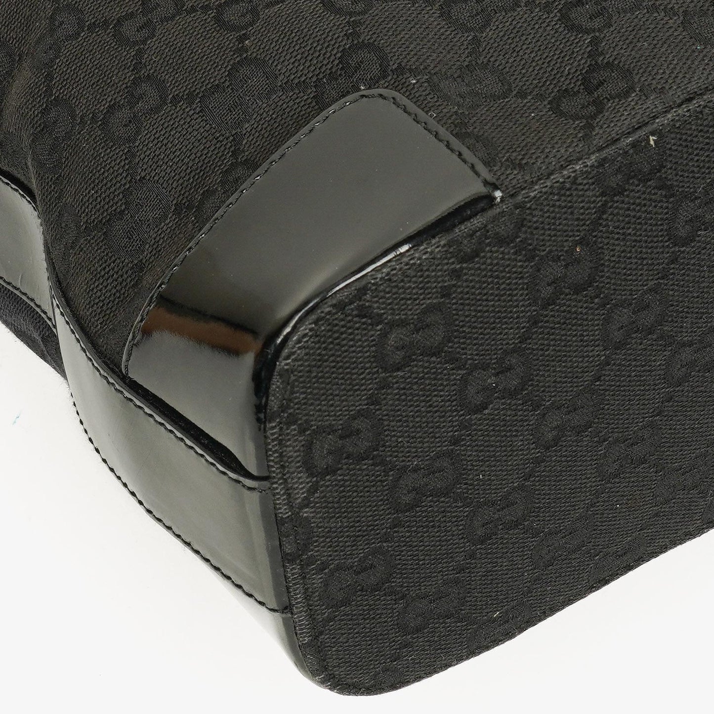 Gucci Hobo Schultertasche aus schwarzem GG Canvas und Lackleder