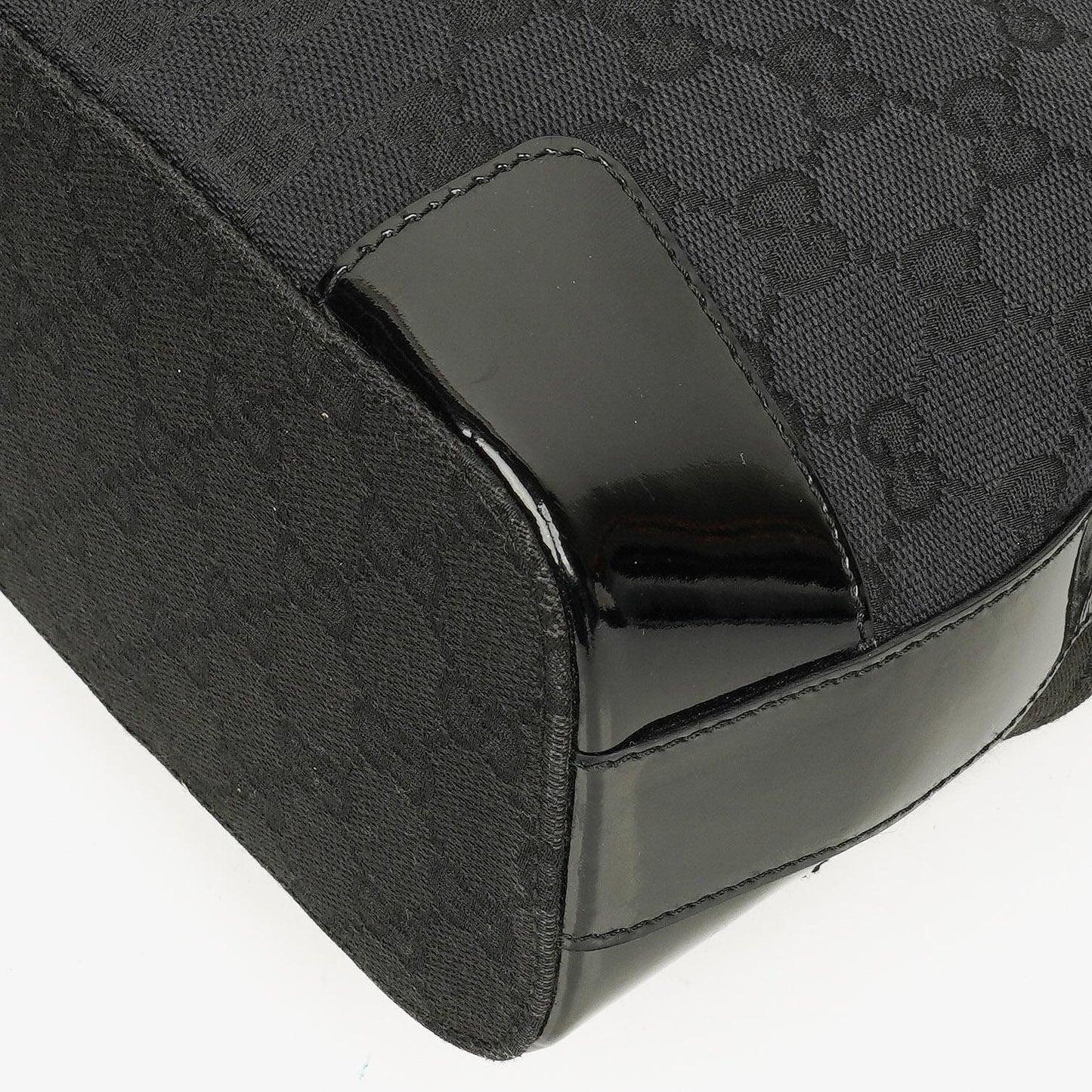Gucci Hobo Schultertasche aus schwarzem GG Canvas und Lackleder