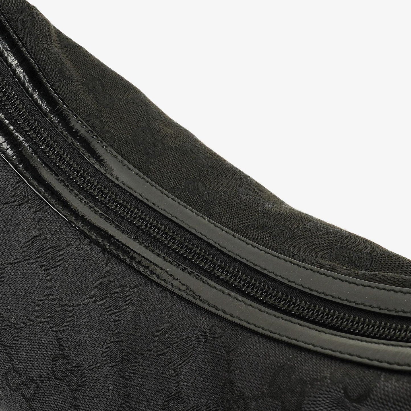 Gucci Hobo Schultertasche aus schwarzem GG Canvas und Lackleder