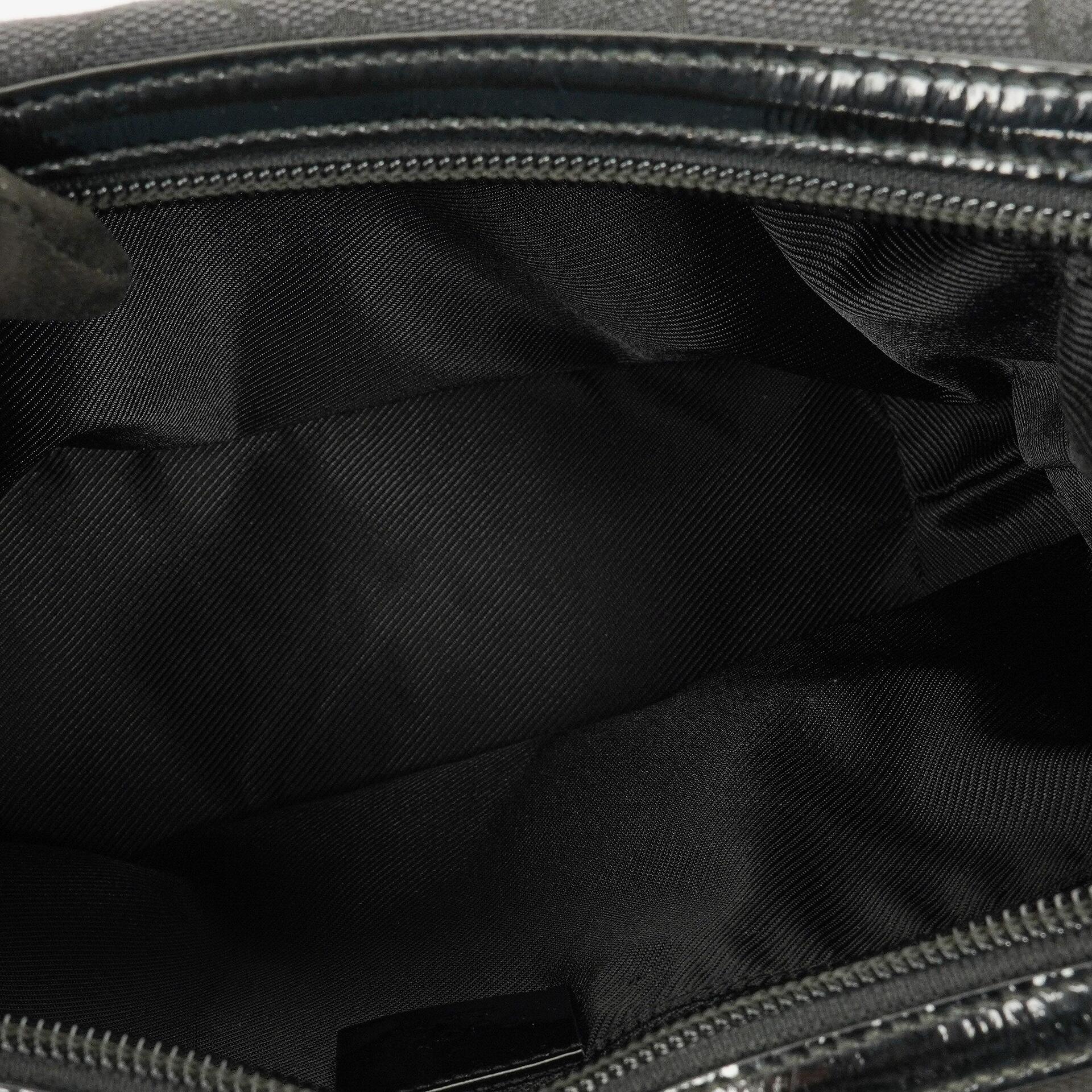 Gucci Hobo Schultertasche aus schwarzem GG Canvas und Lackleder