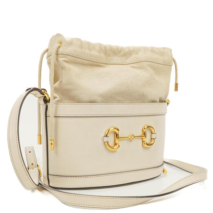 Gucci Horsebit 1955 Azalea Sakai Kalbsleder Mystic Weiß Beuteltasche mit Kordelzug