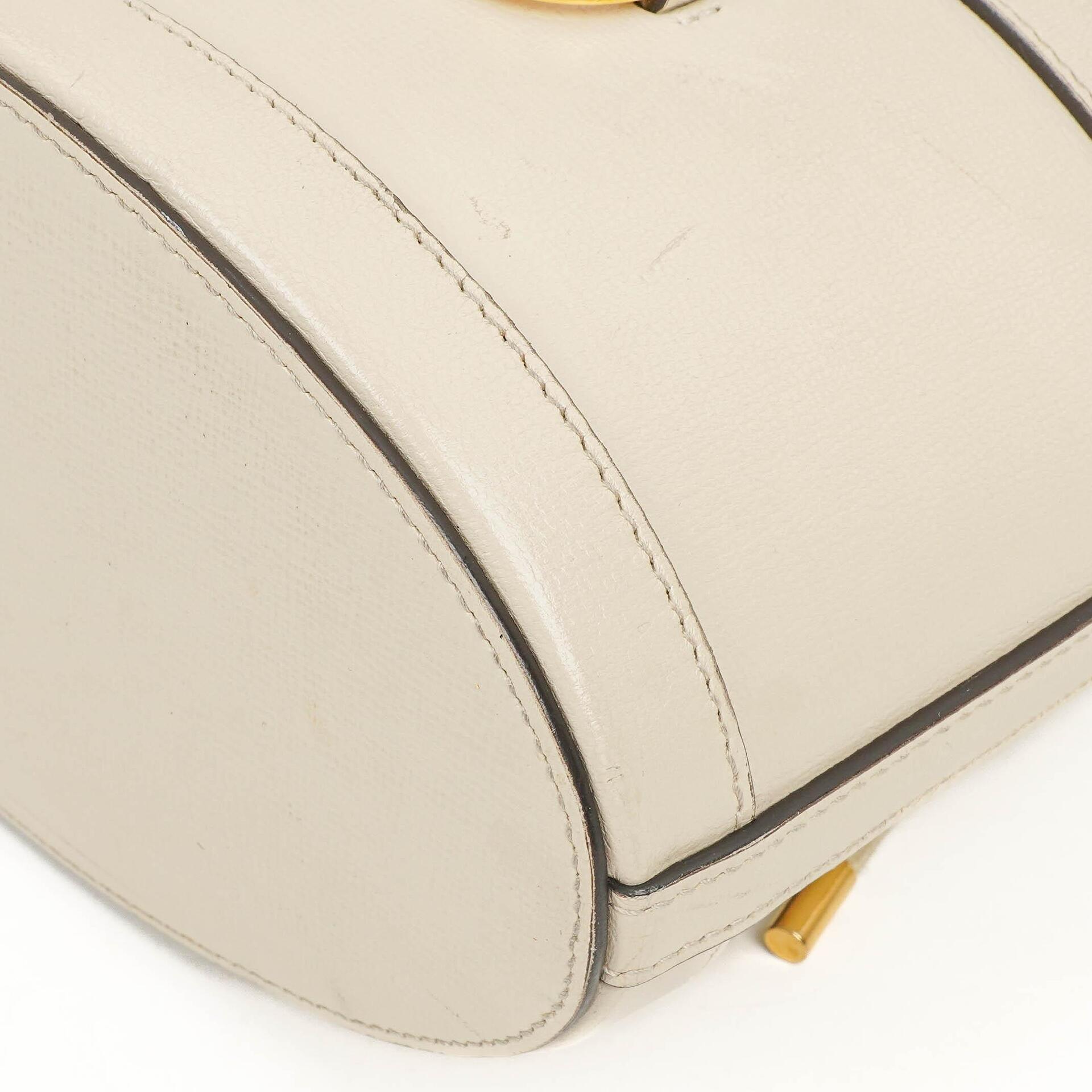 Gucci Horsebit 1955 Azalea Sakai Kalbsleder Mystic Weiß Beuteltasche mit Kordelzug