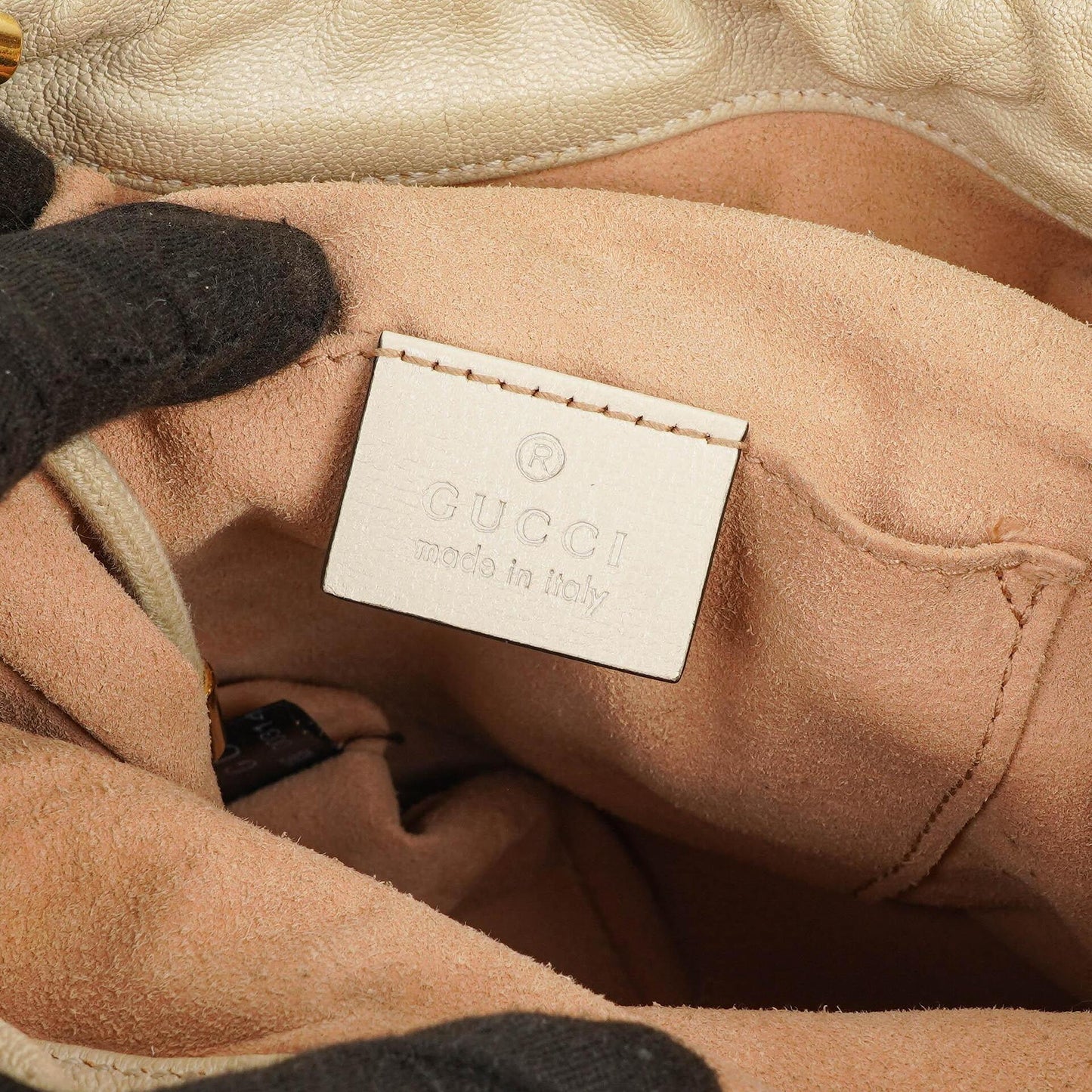 Gucci Horsebit 1955 Azalea Sakai Kalbsleder Mystic Weiß Beuteltasche mit Kordelzug
