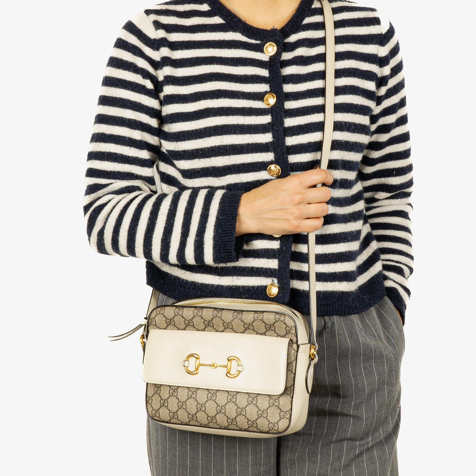 Gucci Horsebit 1955 kleine Schultertasche aus GG Supreme Monogram