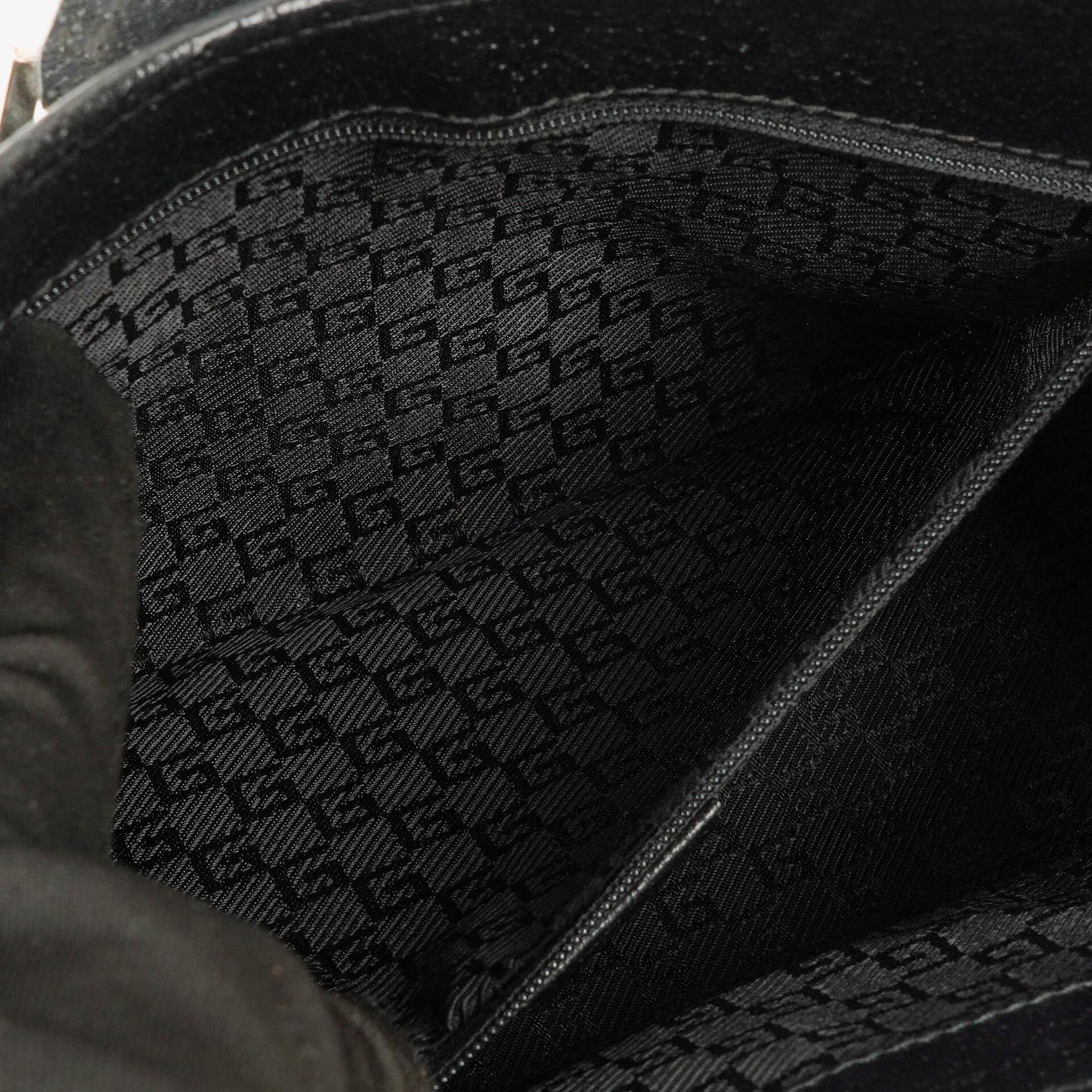 Gucci Jackie Schultertasche aus schwarzem Canvas