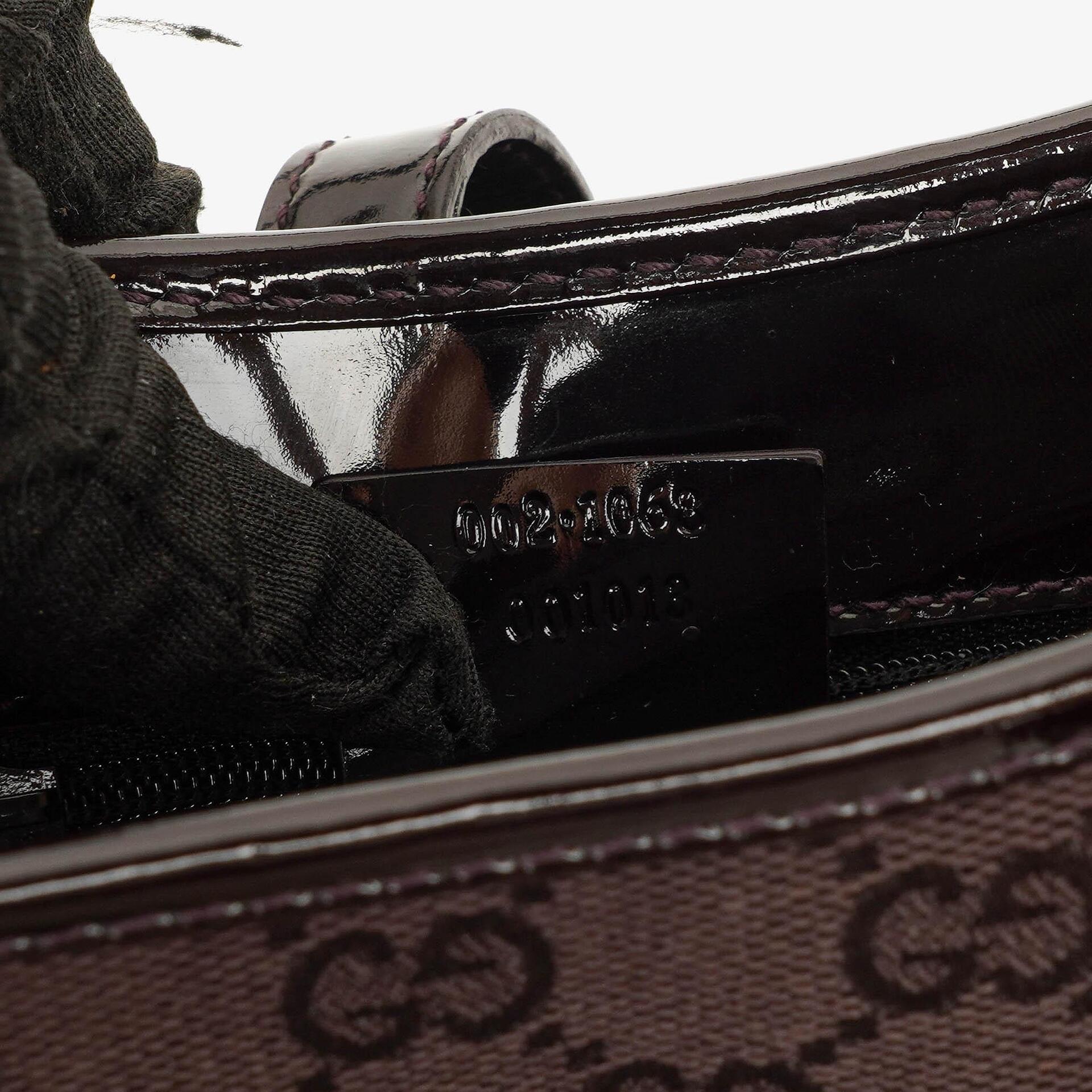 Gucci Jackie Schultertasche aus lila GG Canvas