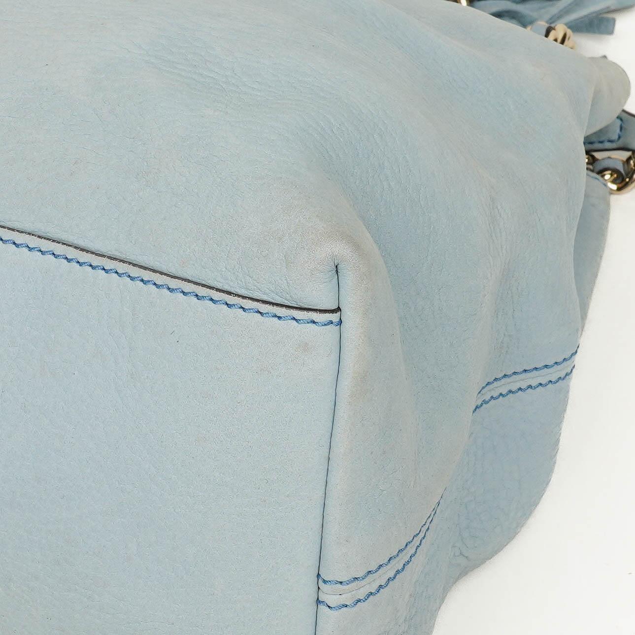 Gucci Soho Tote mit Obergriff aus hellblauem genarbtem Leder