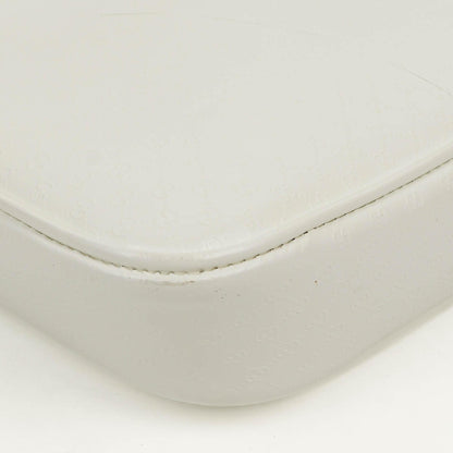 Gucci Microguccissima Pochette aus weißem Leder