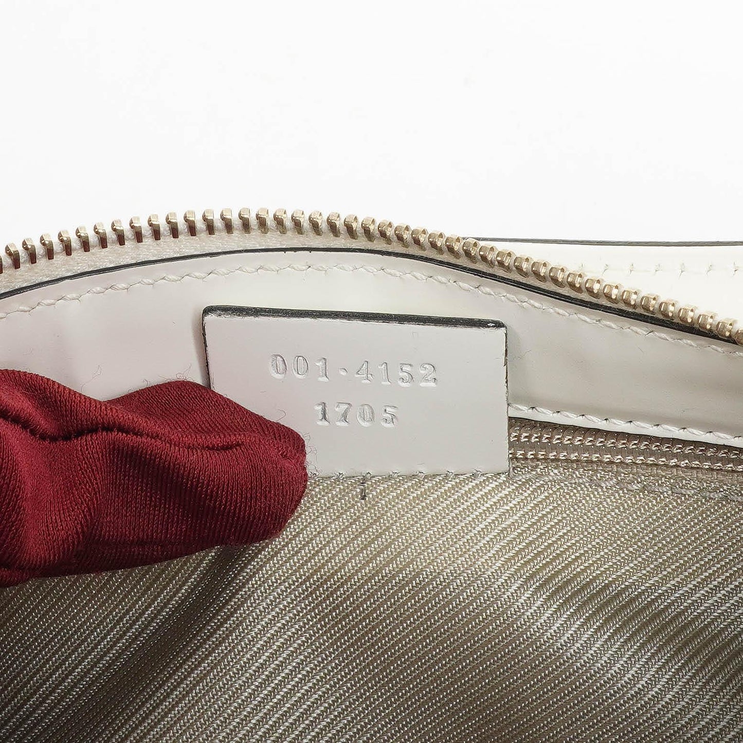 Gucci Microguccissima Pochette aus weißem Leder