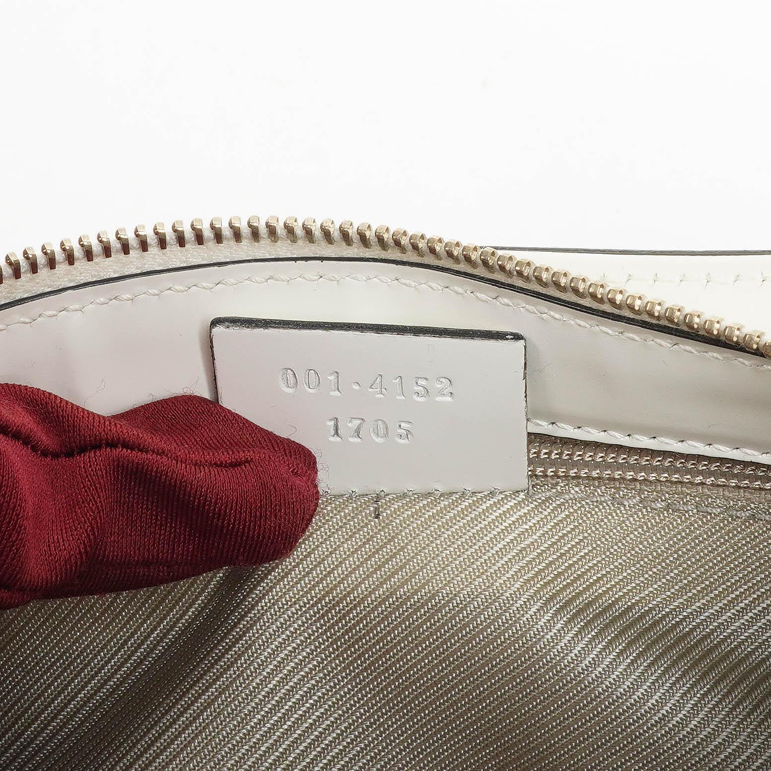 Gucci Microguccissima Pochette aus weißem Leder