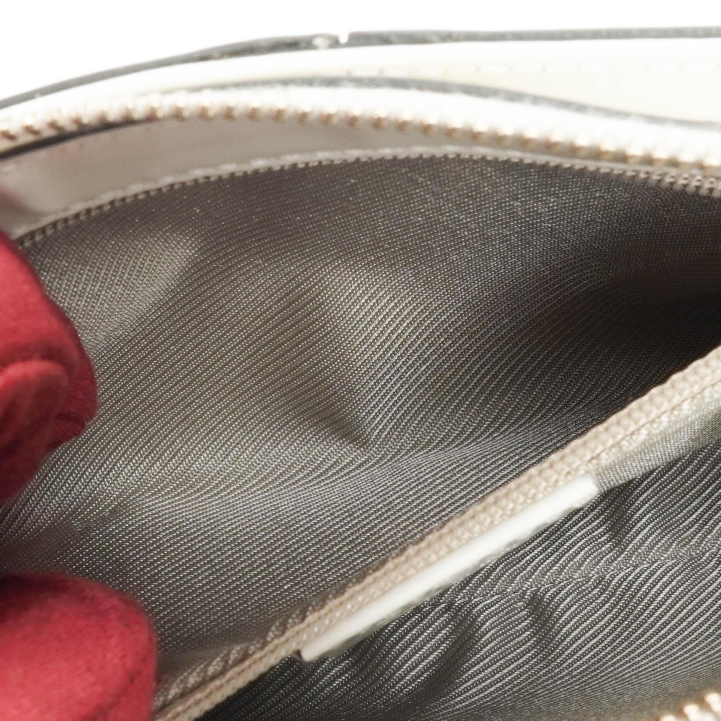 Gucci Microguccissima Pochette aus weißem Leder