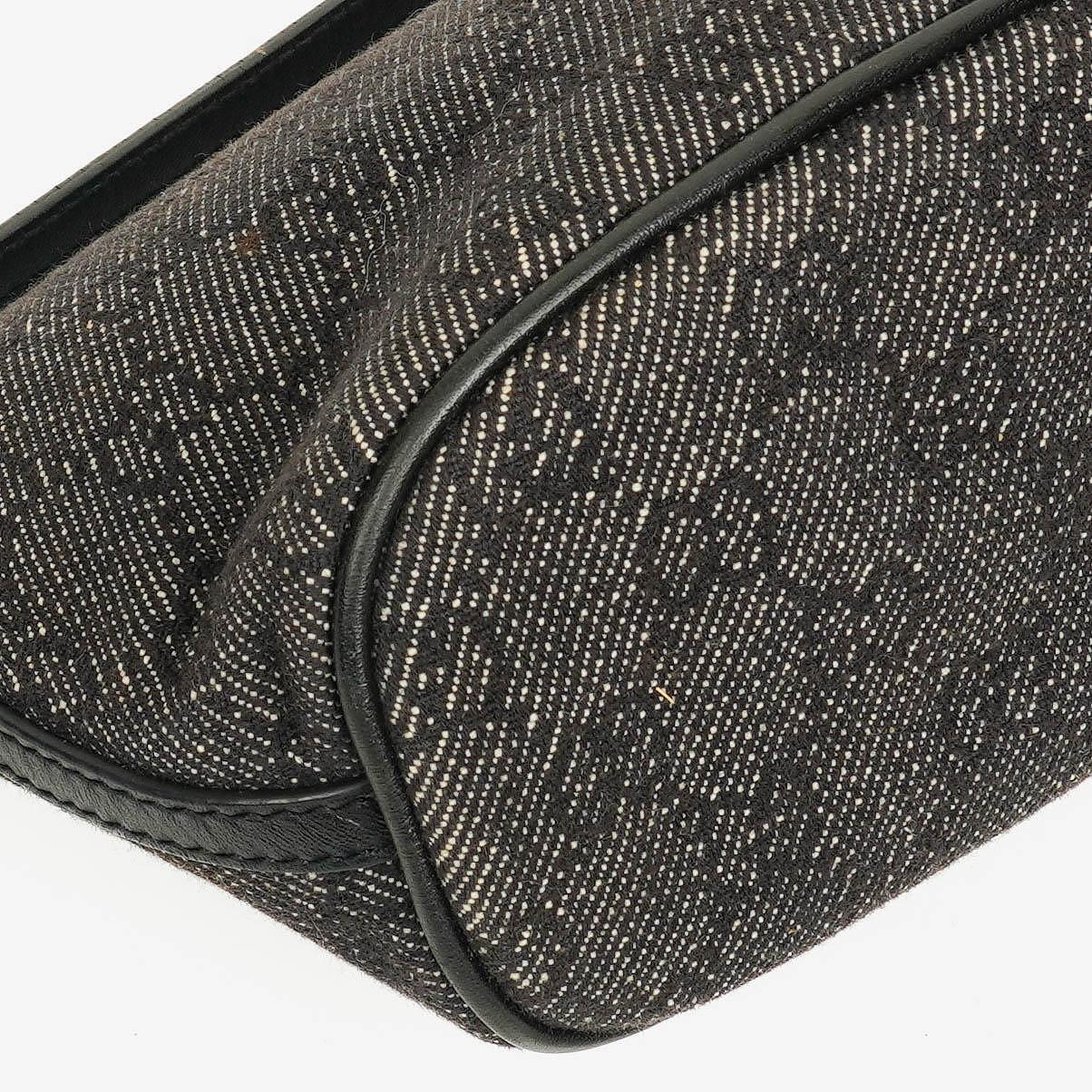 Gucci Mini Baguette Pochette Boat Tasche mit GG Monogramm