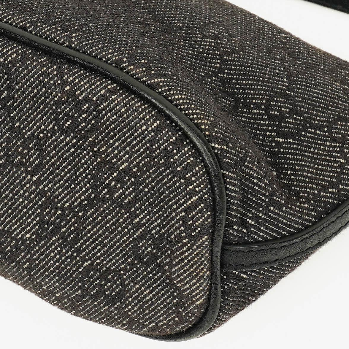 Gucci Mini Baguette Pochette Boat Tasche mit GG Monogramm