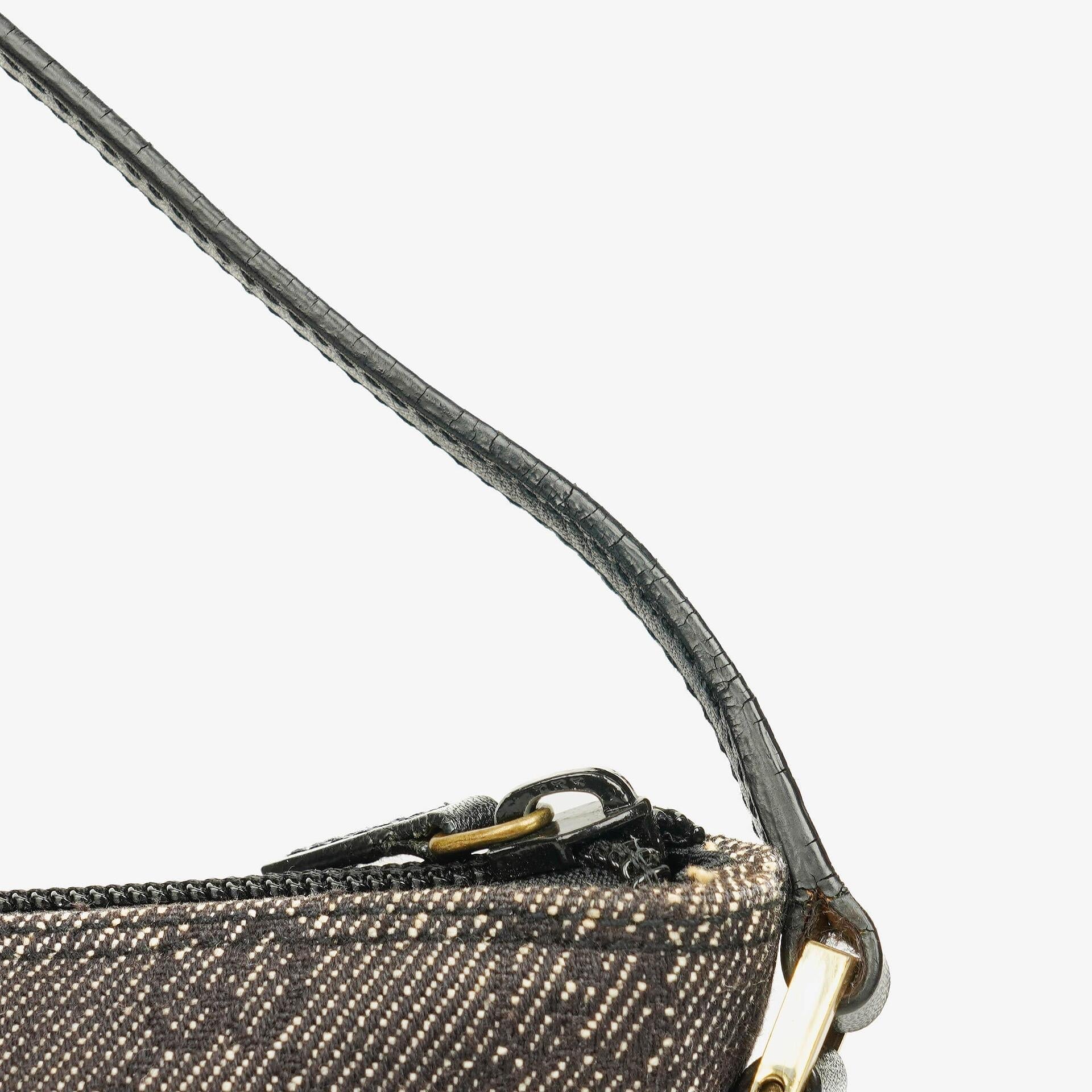 Gucci Mini Baguette Pochette Boat Tasche mit GG Monogramm