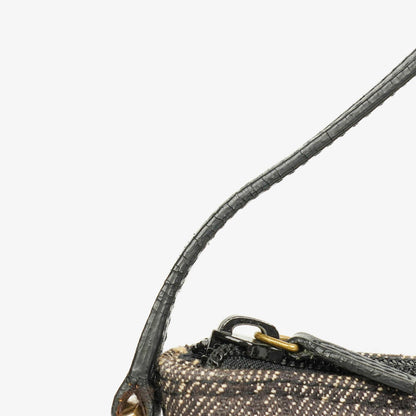Gucci Mini Baguette Pochette Boat Tasche mit GG Monogramm
