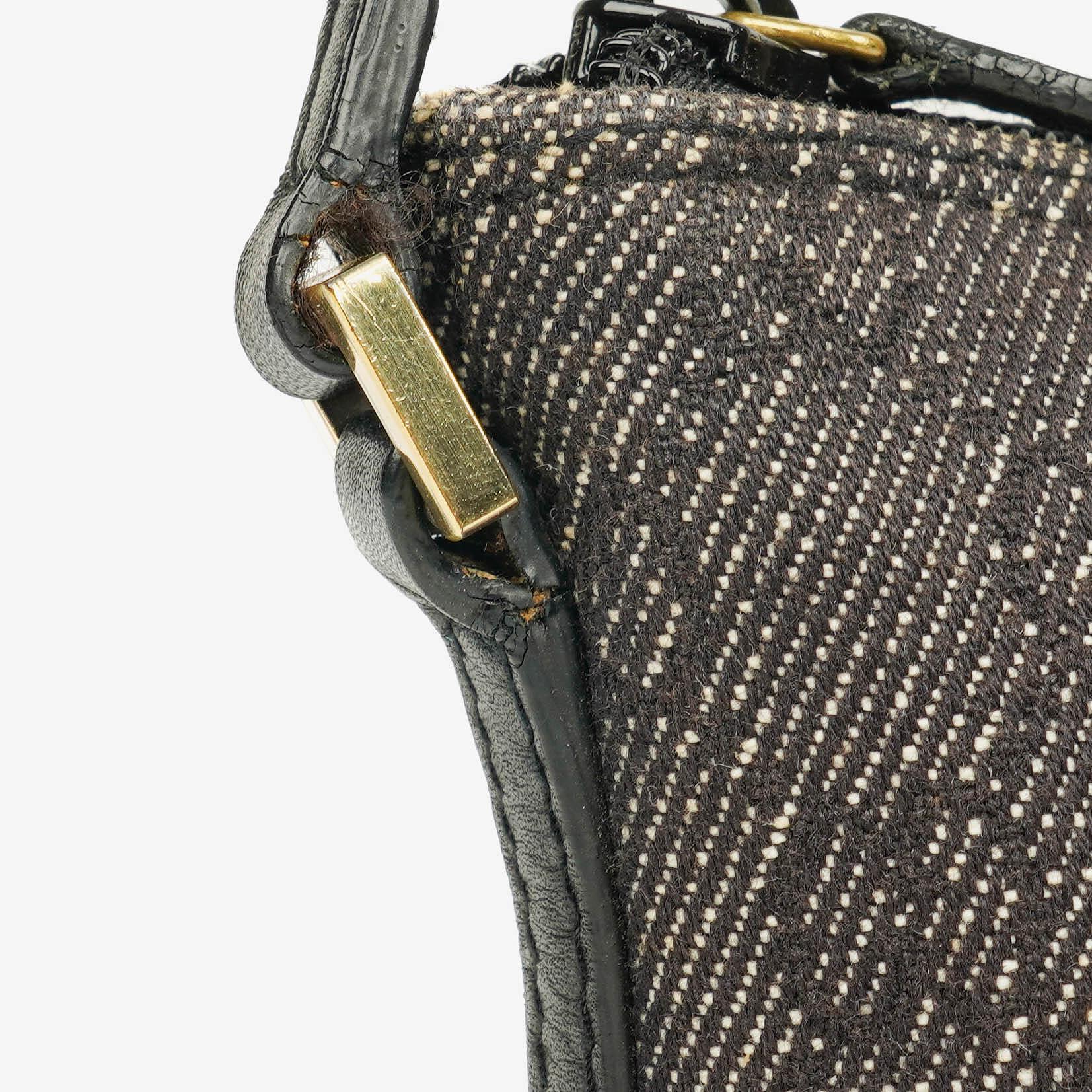 Gucci Mini Baguette Pochette Boat Tasche mit GG Monogramm