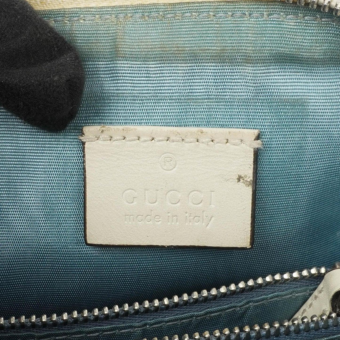 Gucci Mini Guccy Moon Steller Dome Crossbody-Tasche aus Kalbsleder in Weiß und Gold