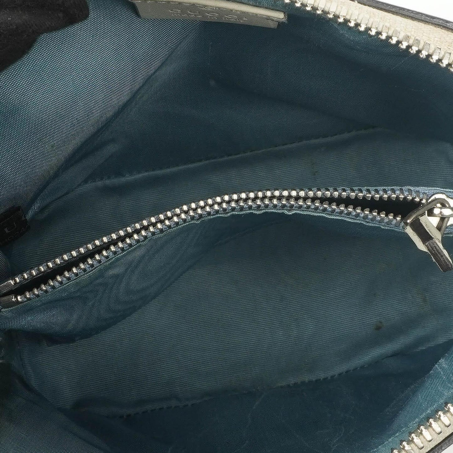 Gucci Mini Guccy Moon Steller Dome Crossbody-Tasche aus Kalbsleder in Weiß und Gold