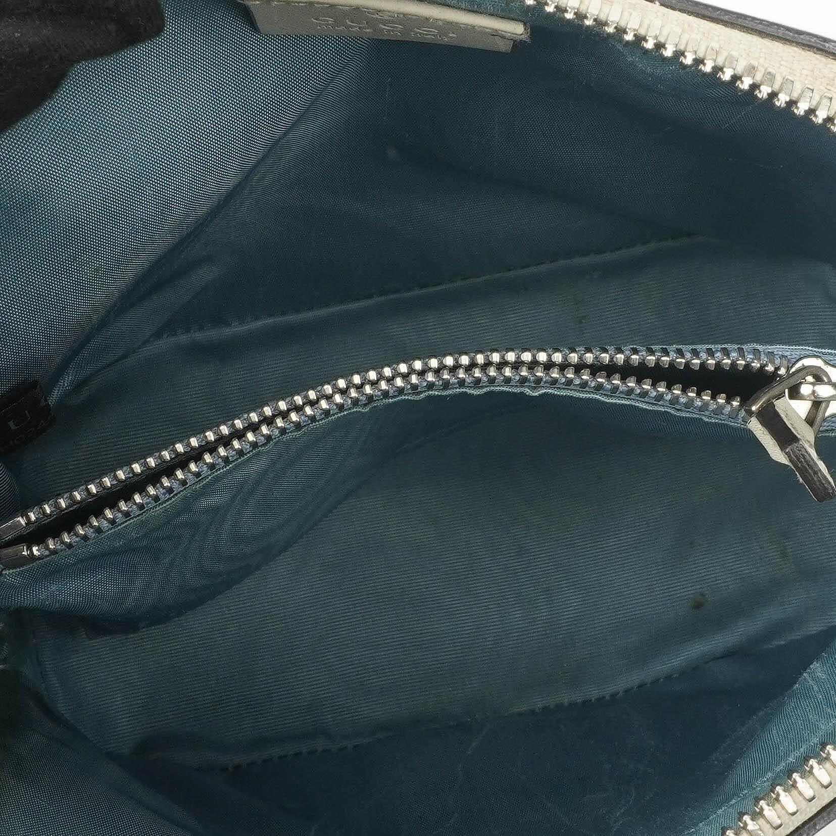 Gucci Mini Guccy Moon Steller Dome Crossbody-Tasche aus Kalbsleder in Weiß und Gold