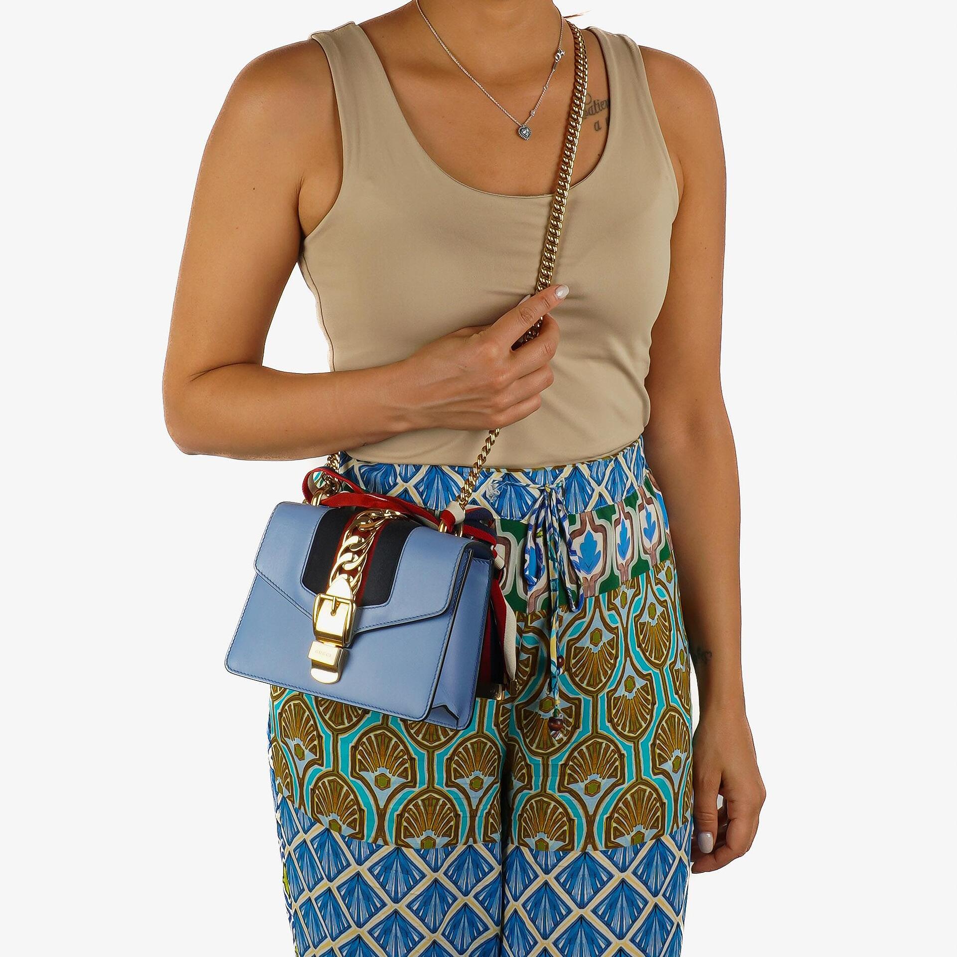 Gucci Mini Sylvie Klappen-Kette Tasche Web-Streifen Klar Himmelblau Kalbsleder