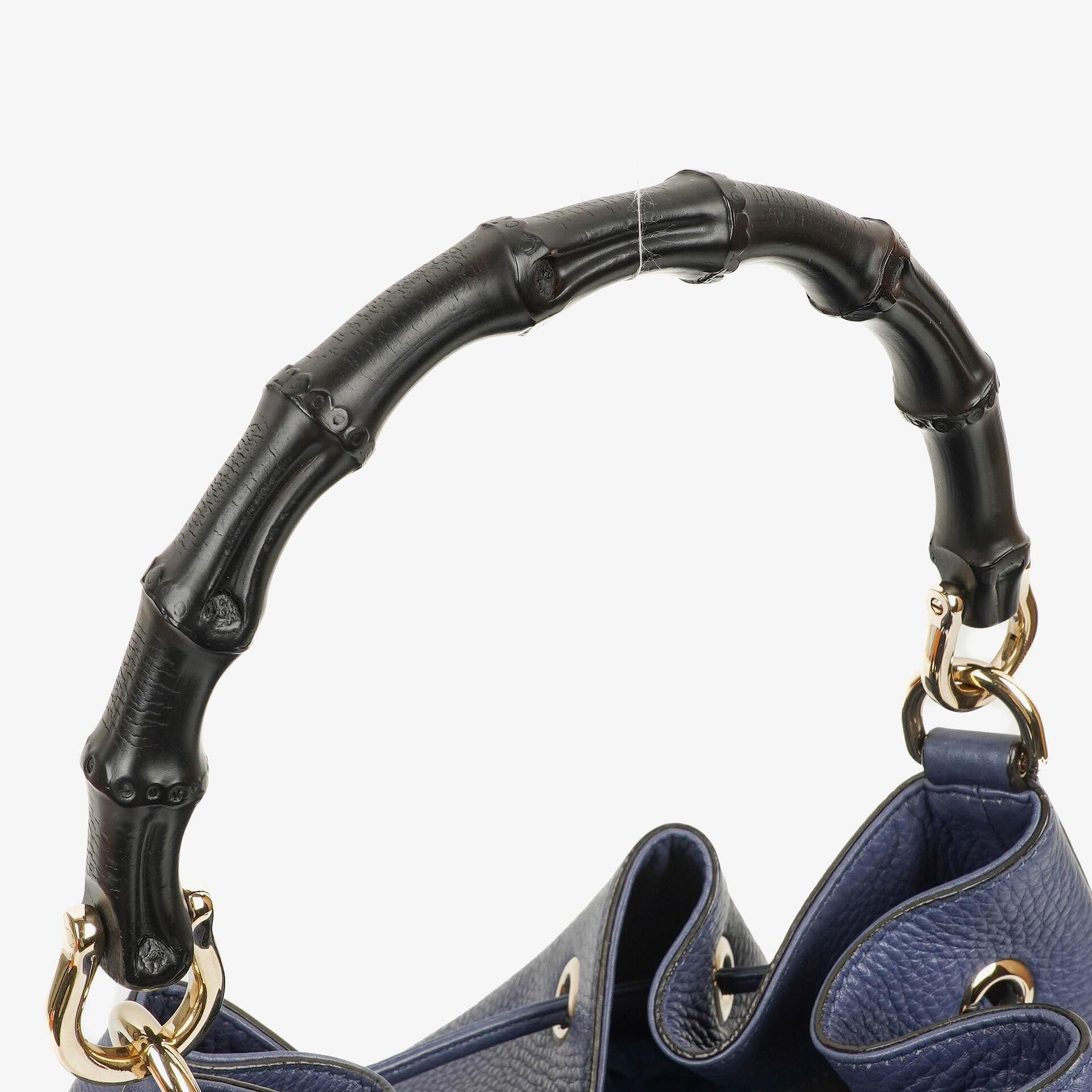 Gucci Miss Bamboo Genarbtes Blaues Kalbsleder Bucket Tasche