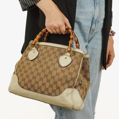 Gucci Diana Tragetasche mit Bambus-Griff aus elfenbeinfarbenem Monogram Canvas